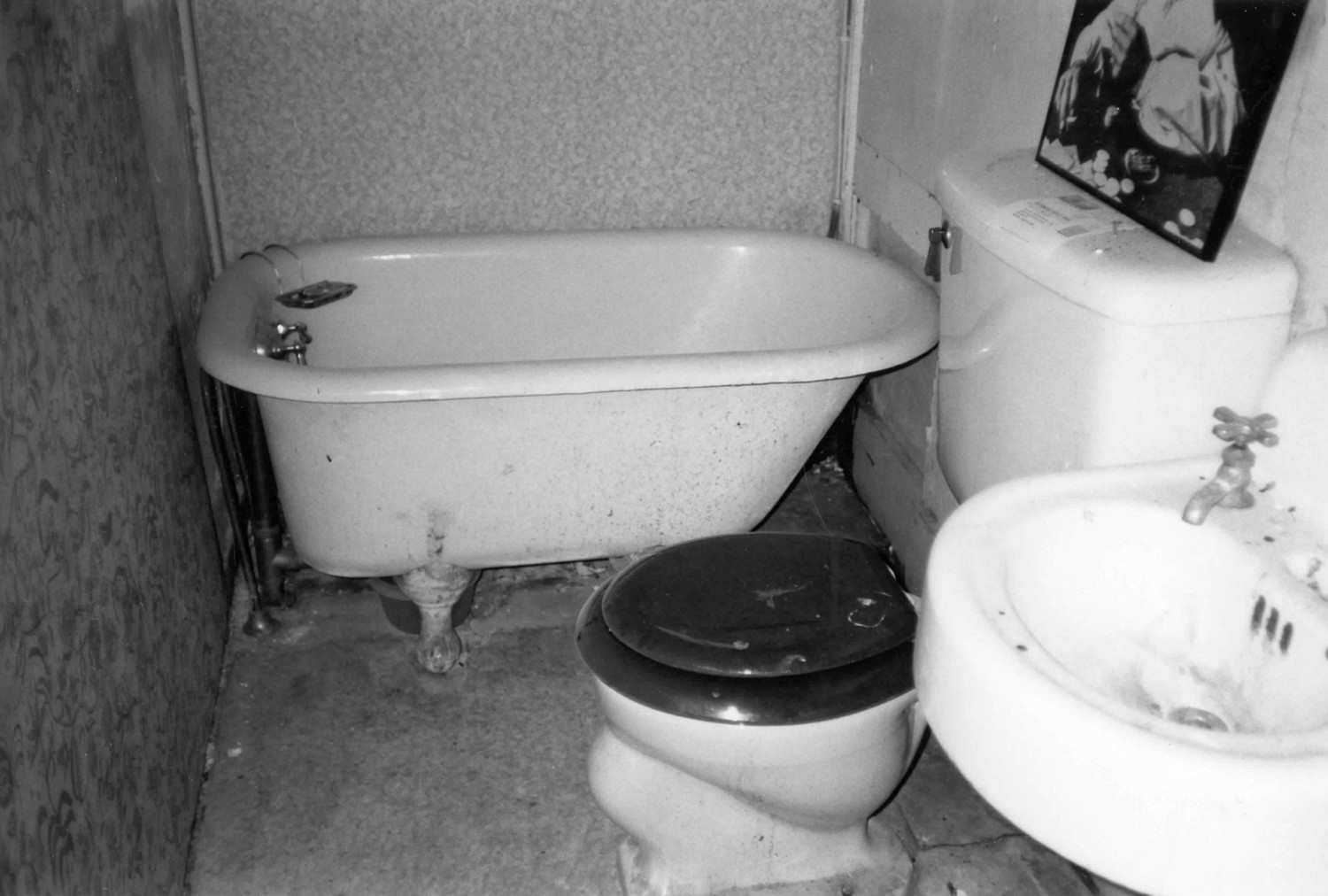 Williams Boarding House, Tallahassee Florida Second floor bath (1995)