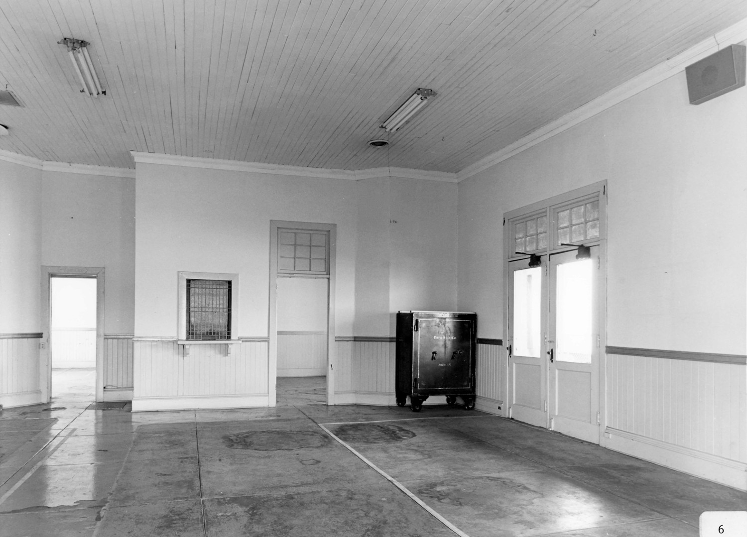 Barnesville Depot, Barnesville Georgia Waiting room including ticket window and safe (1985)