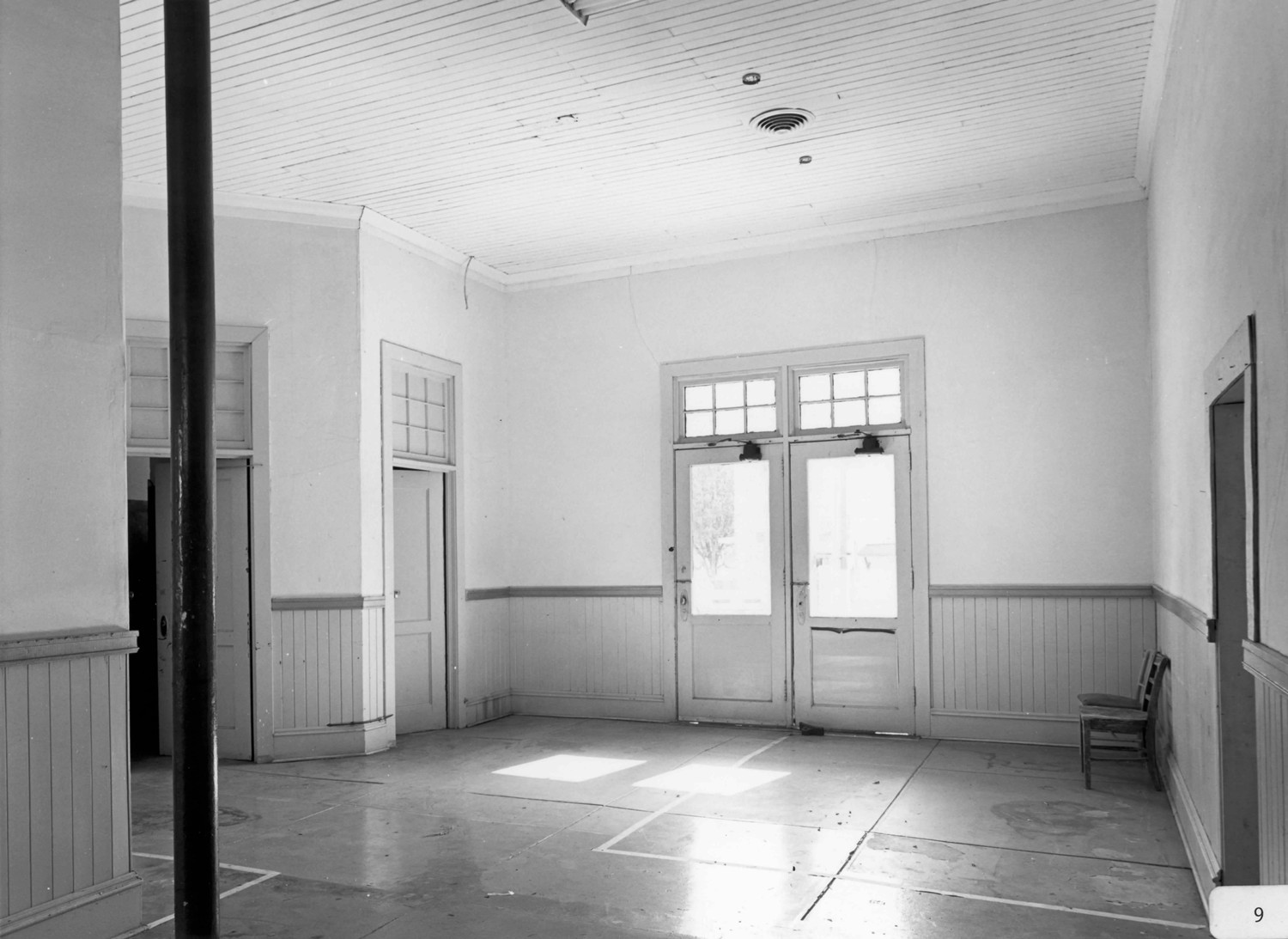 Barnesville Depot, Barnesville Georgia Waiting room, exit to the street (1985)