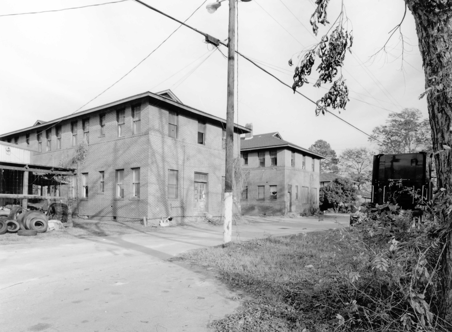 Glennwanis Hotel, Glennville Georgia West and rear facades (2001)