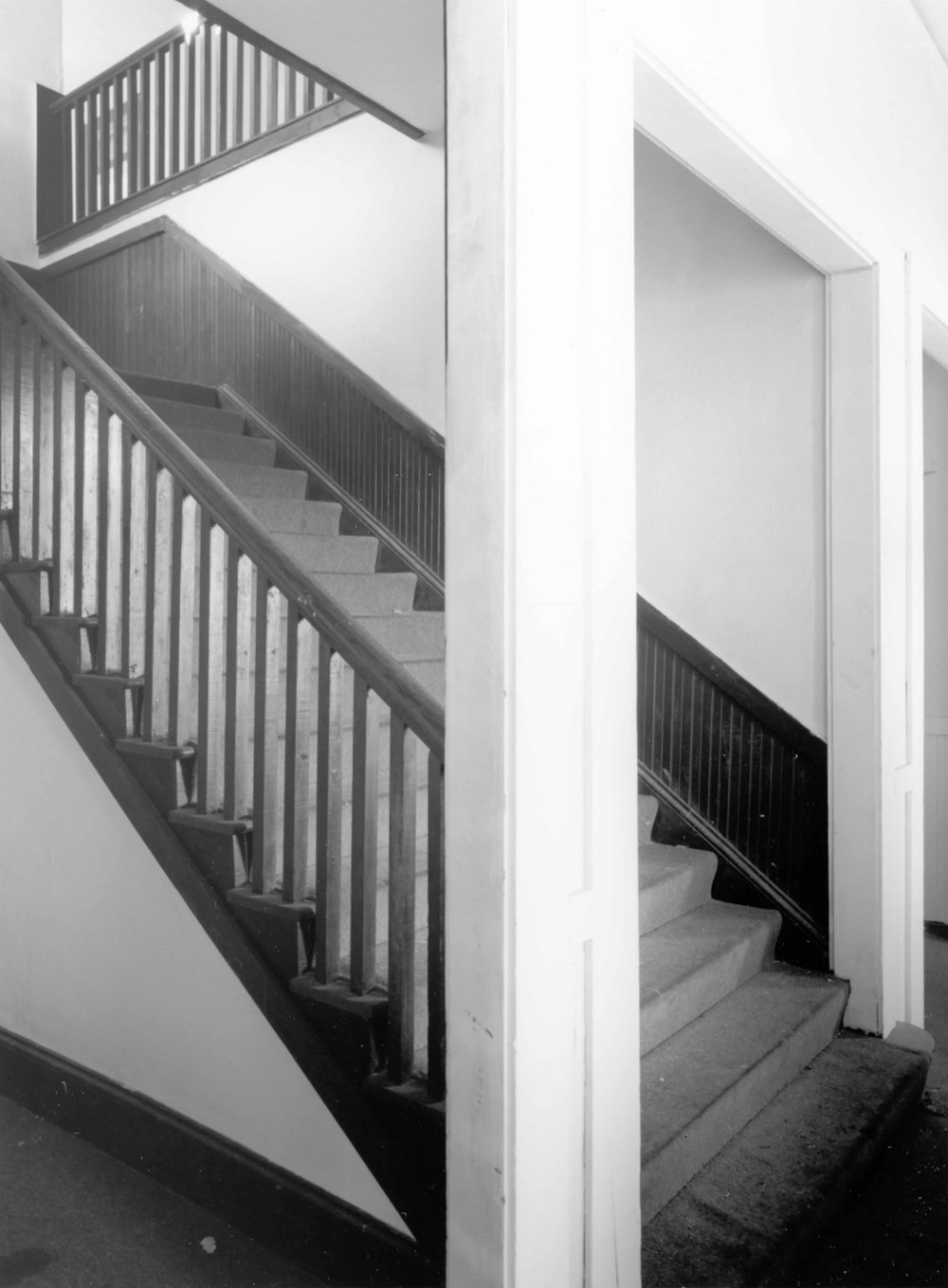 Glennwanis Hotel, Glennville Georgia Interior, view of main staircase (2001)