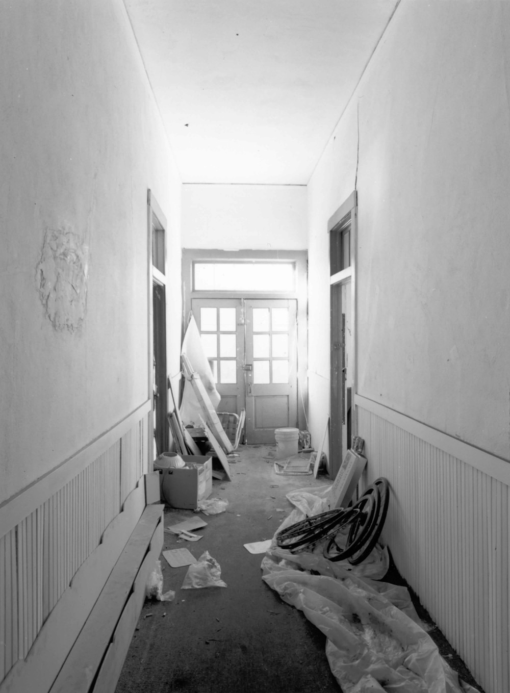 Glennwanis Hotel, Glennville Georgia Interior, view of hall (2001)