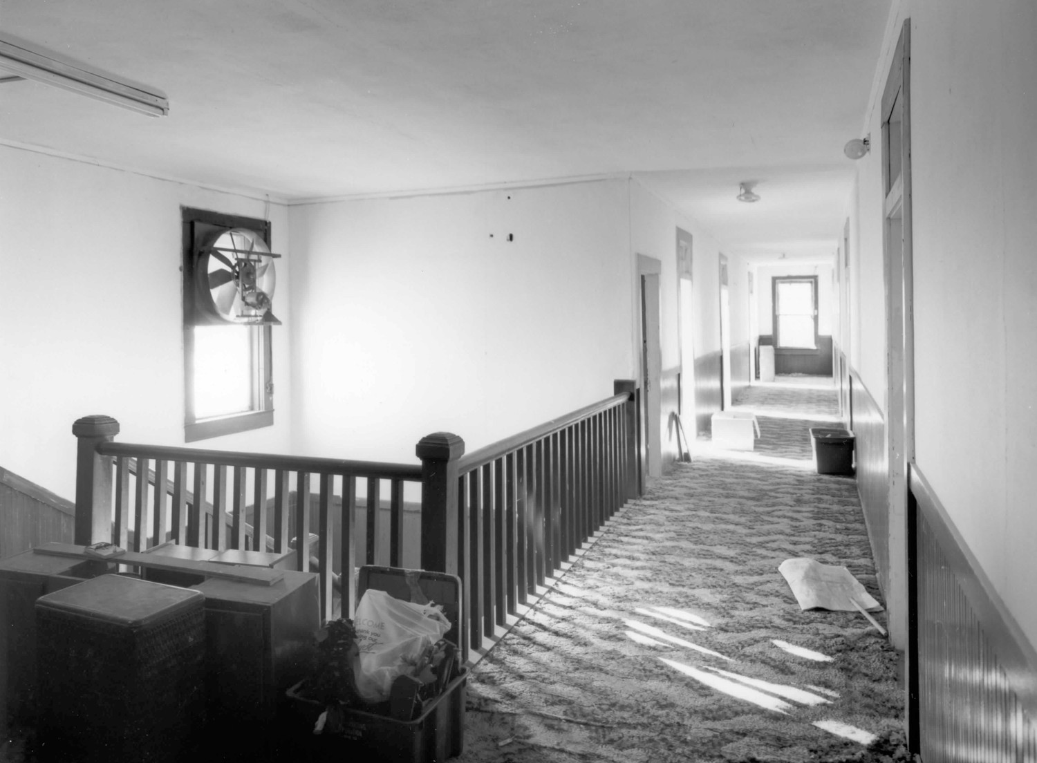 Glennwanis Hotel, Glennville Georgia Interior, second floor, view of hall (2001)