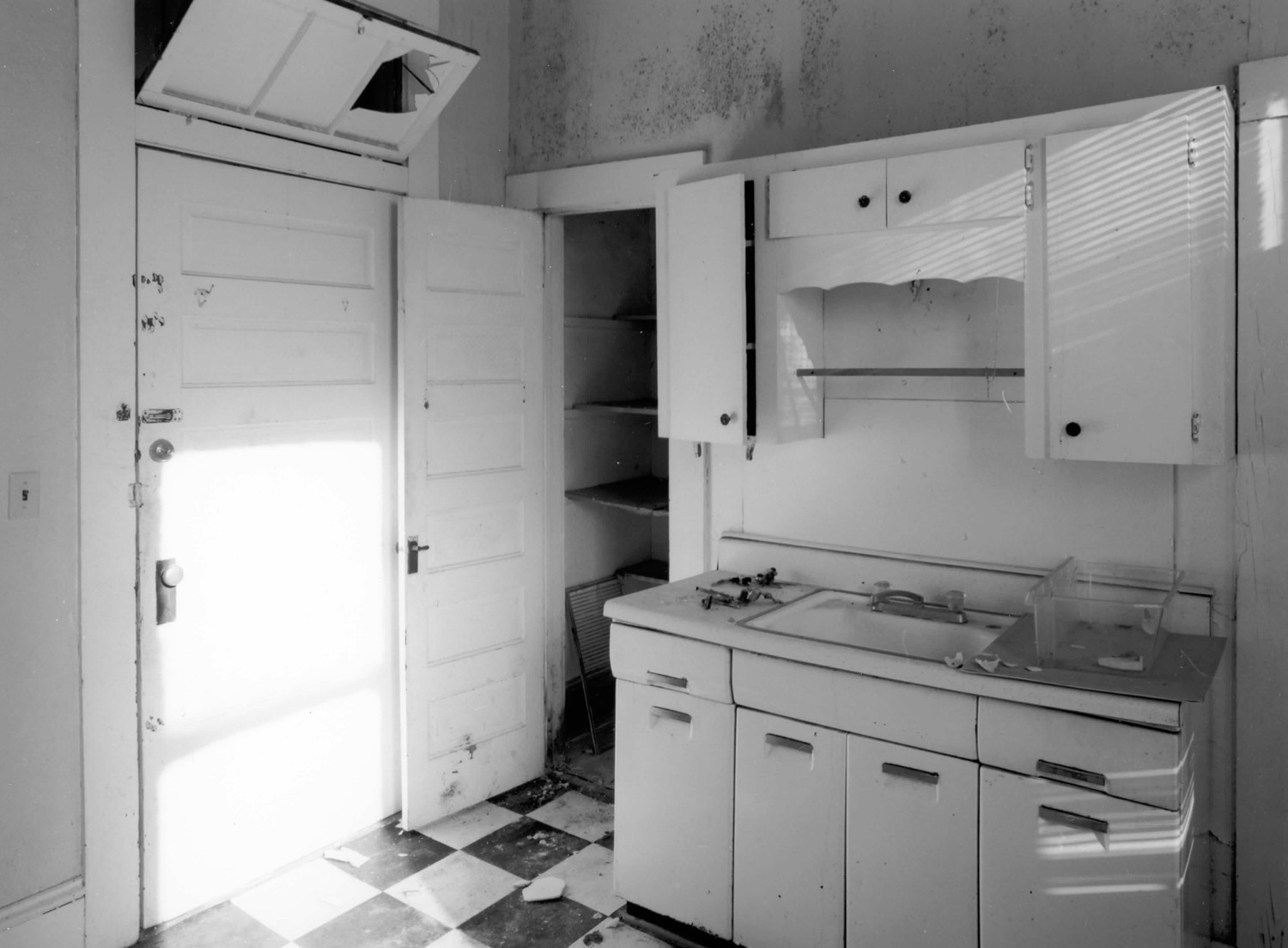 Glennwanis Hotel, Glennville Georgia Interior, second floor, detail of representative kitchen (2001)