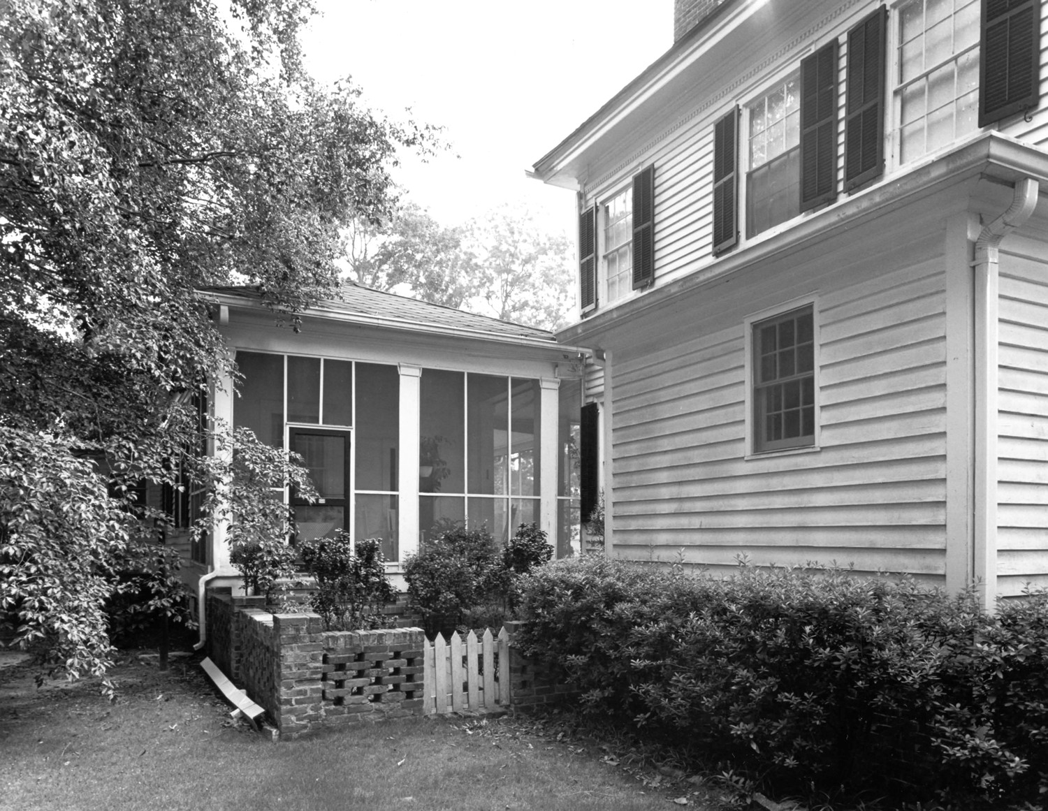 John Chapman Plantation - Hollywood, Jeffersonville Georgia East side of house and dining room wing looking southwest (1981)