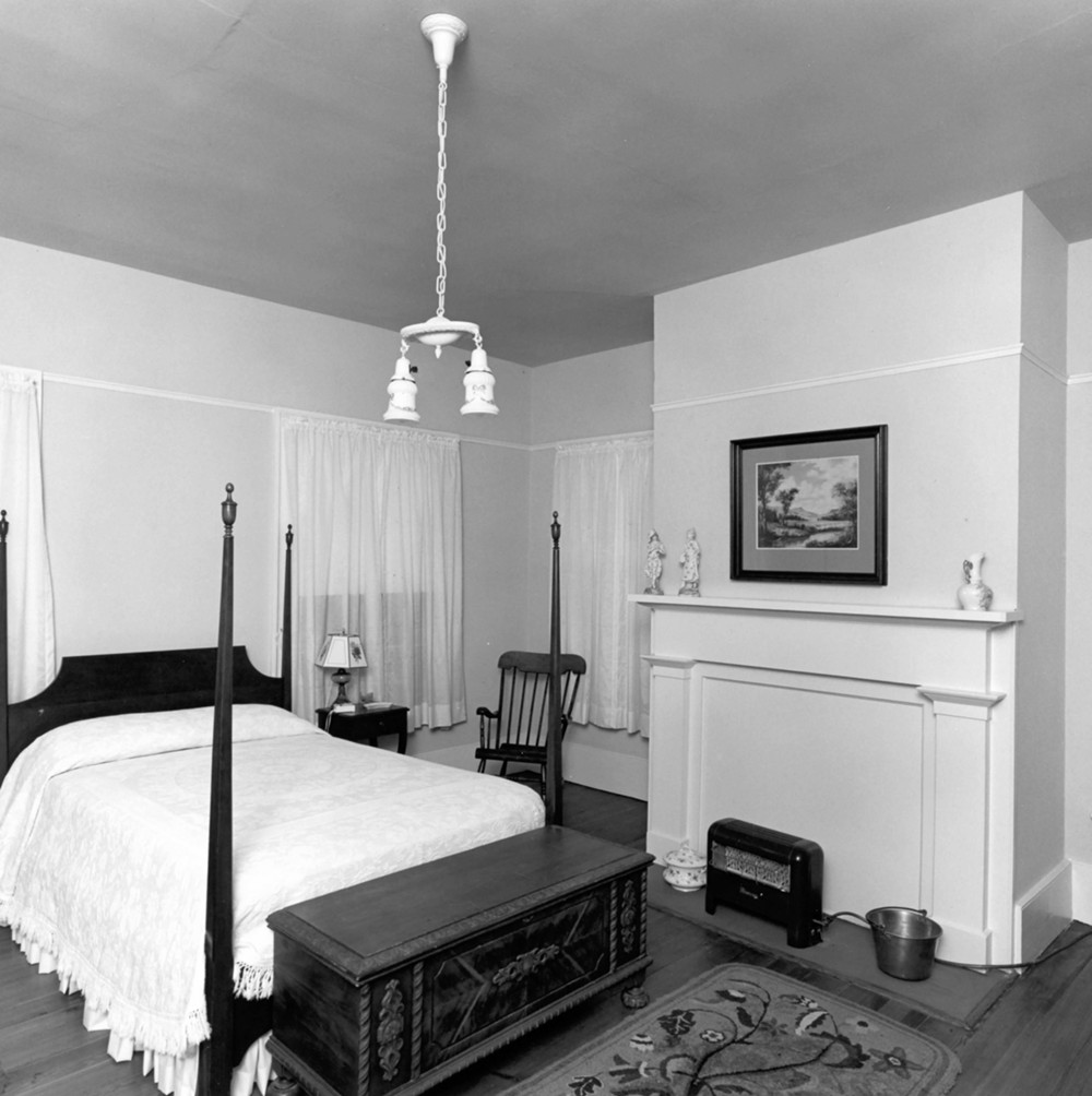 John Chapman Plantation - Hollywood, Jeffersonville Georgia Second floor northeast bedroom looking north (1981)