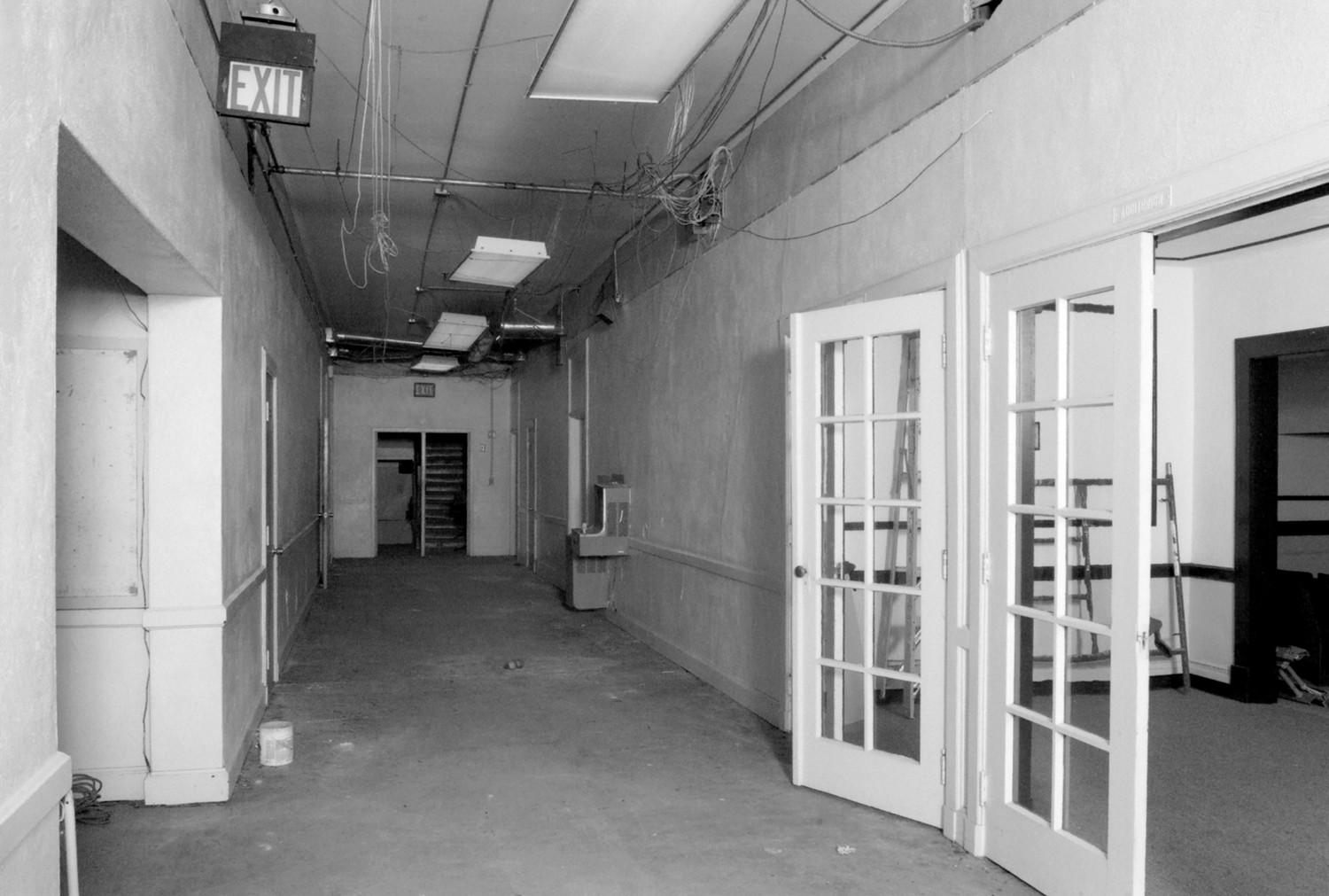 Leesburg High School, Leesburg Georgia Second floor hallway with balcony of auditorium to right (2004)