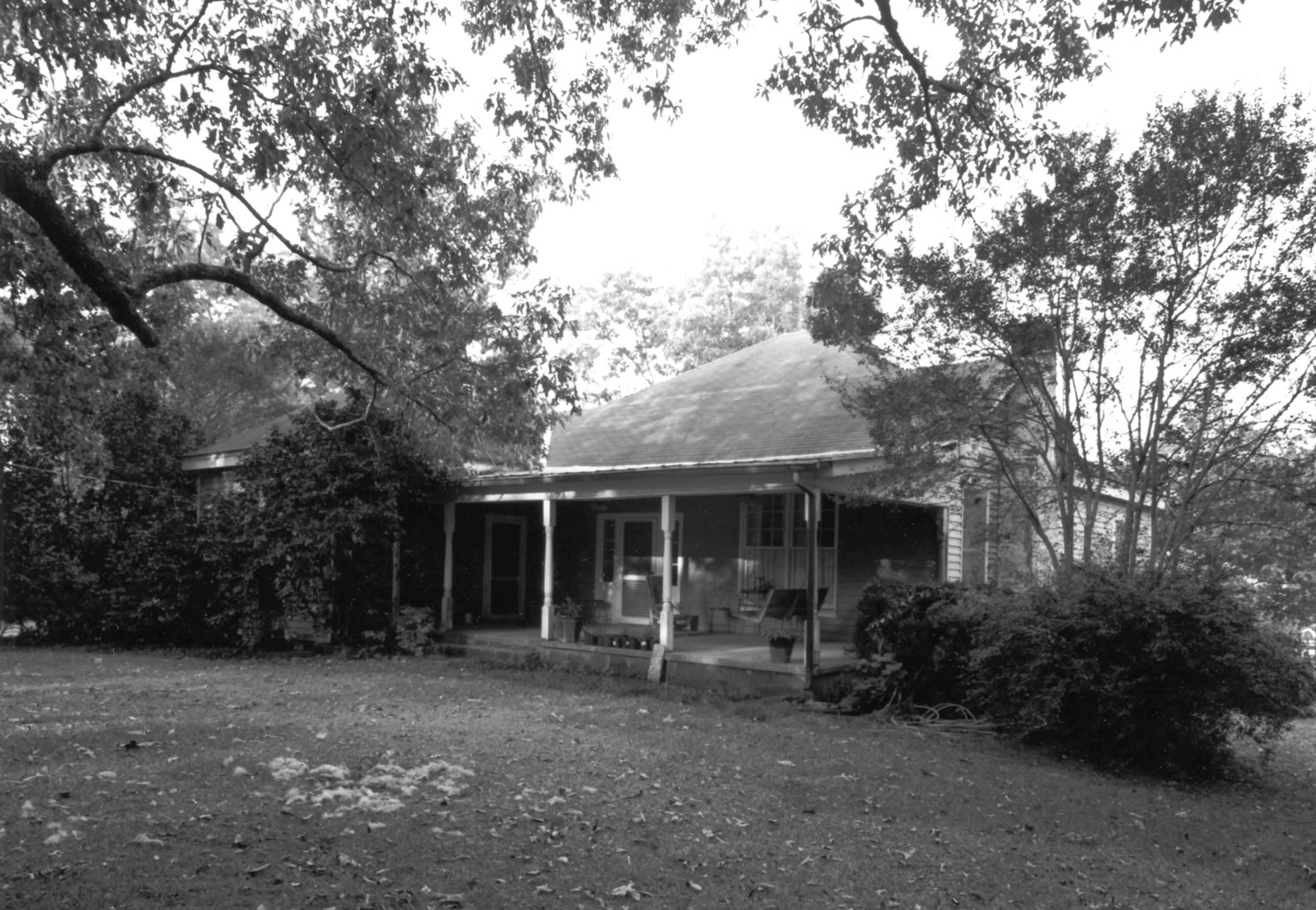 Thornton Plantation, Pine Mountain Georgia Swint-Hopkins House, front or east facade looking northwest. (2002)