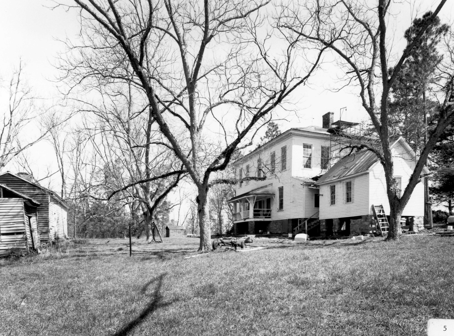 John Frank Mathews Plantation, Prattsburg Georgia Main House, rear view and outbuildings (1986)