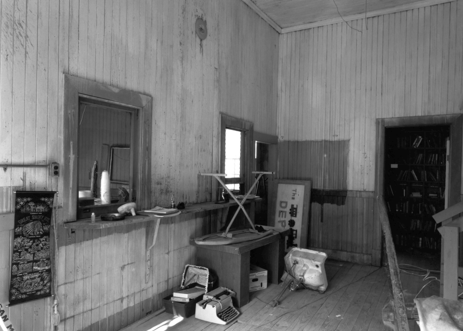Summerville Depot, Summerville Georgia Office/Post Office, showing both ticket windows (1991)