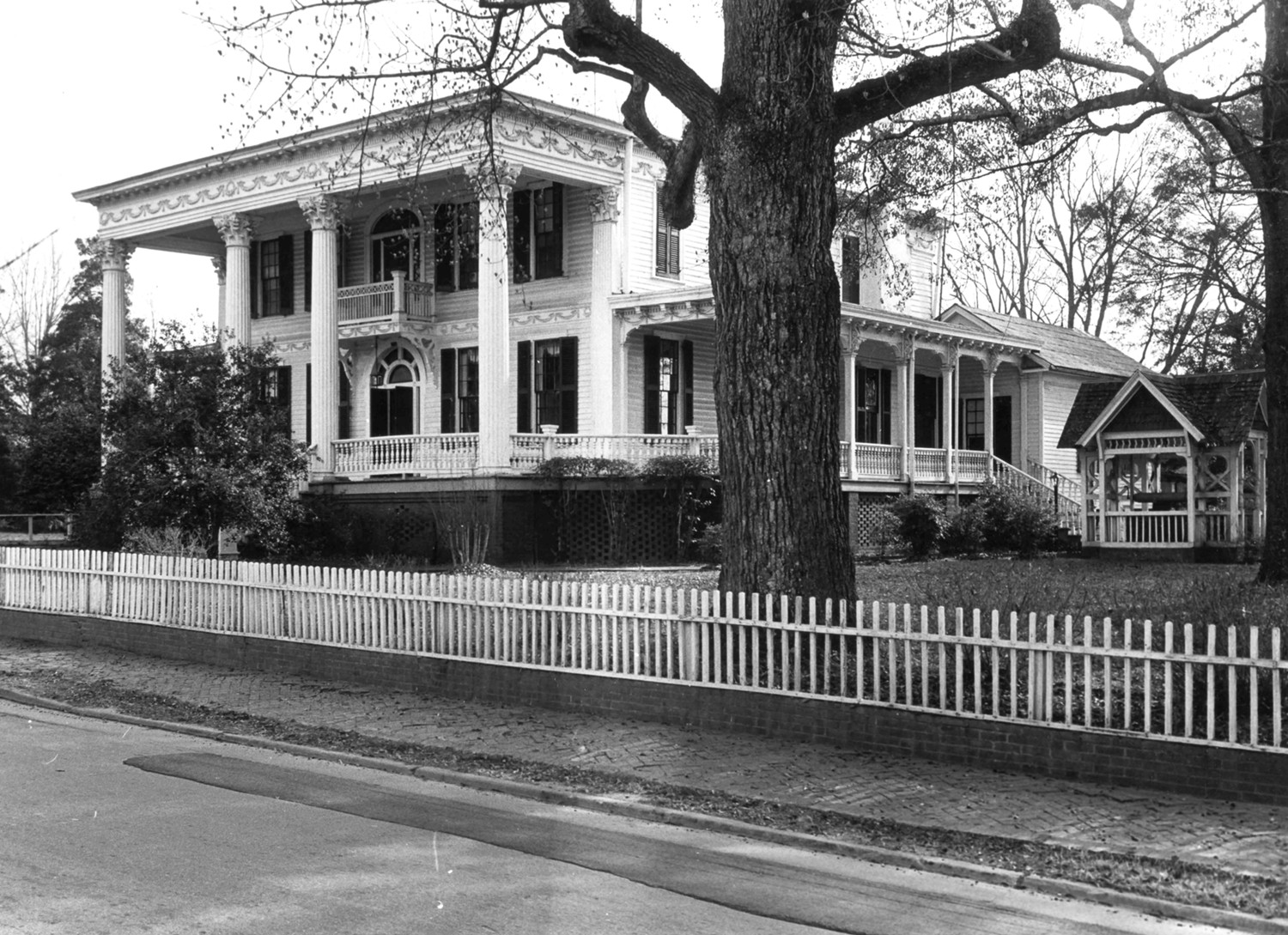 South facade, three-quarter view (1970)