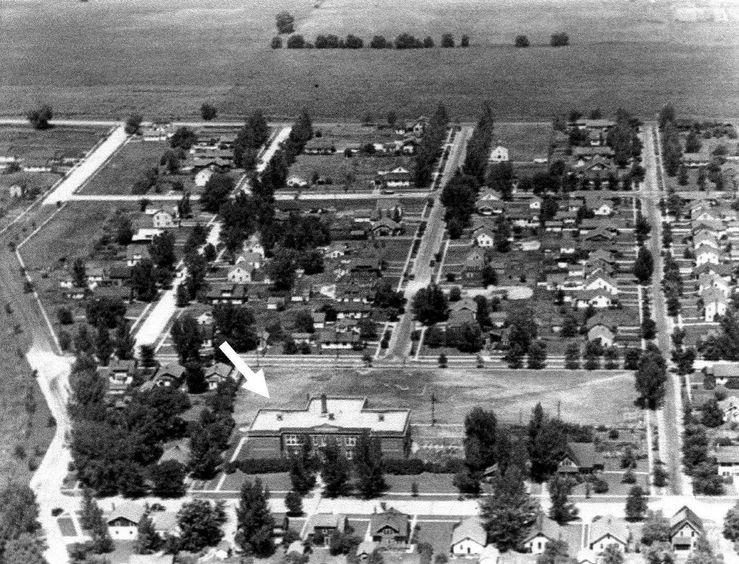 Roosevelt School, Ames Iowa Aerial view looking North white arrow points to Roosevelt School (1938)