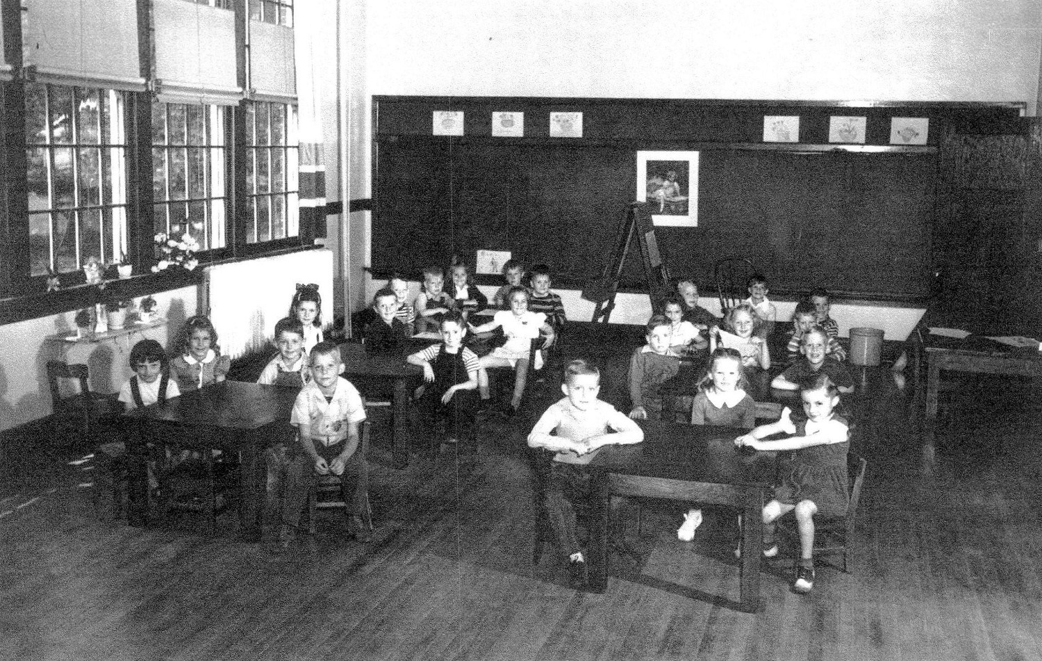 Roosevelt School, Ames Iowa Roosevelt School kindergarten classroom (1946)