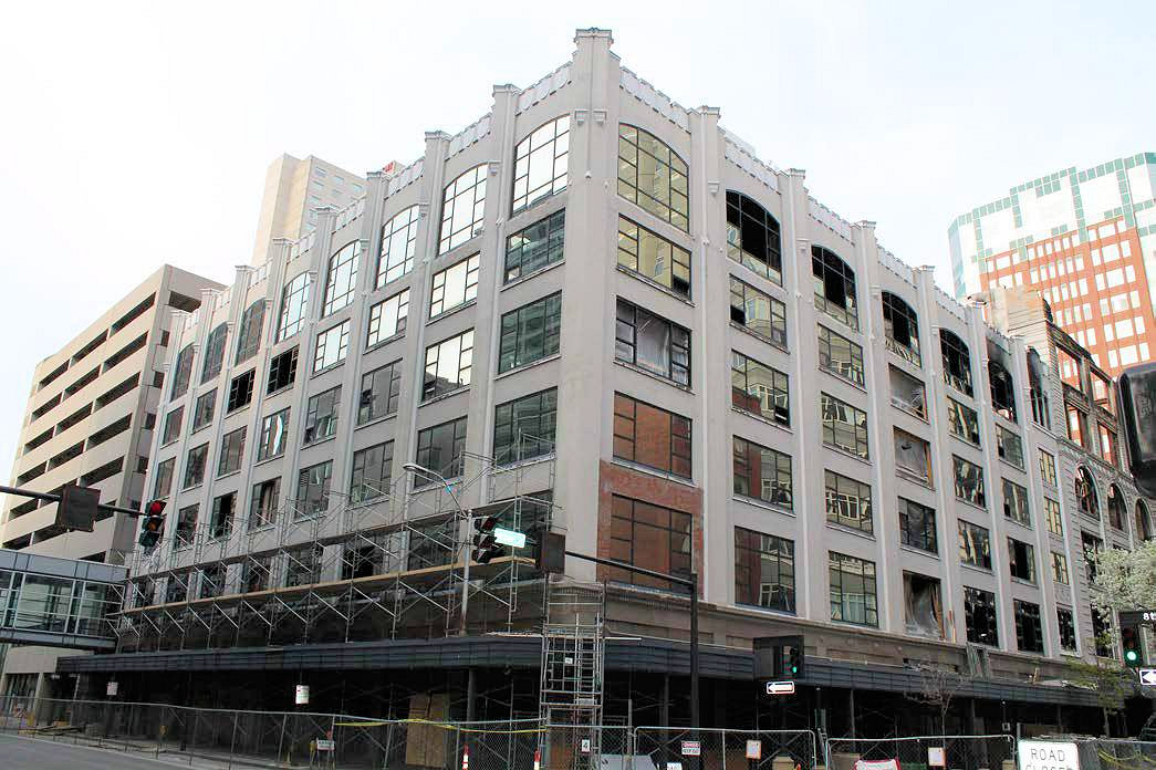 Younker Brothers Department Store, Des Moines Iowa West and south elevations, looking northeast (2015)