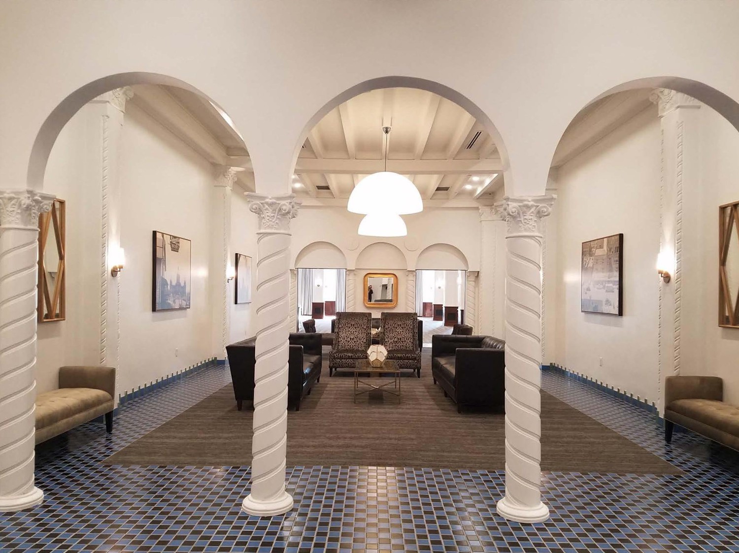 Younker Brothers Department Store, Des Moines Iowa Sixth Floor Younkers Tea Room Lounge, looking south from elevator lobby (2017)