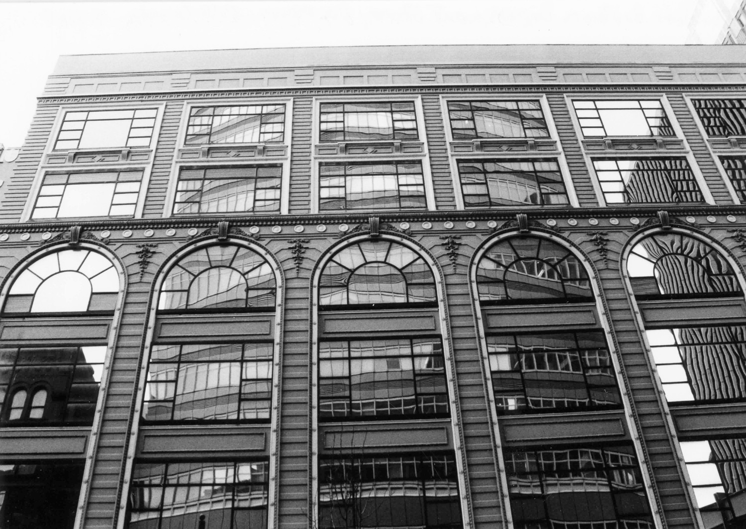 Younker Brothers Department Store, Des Moines Iowa Walnut Street, south facade Younkers building (2008)