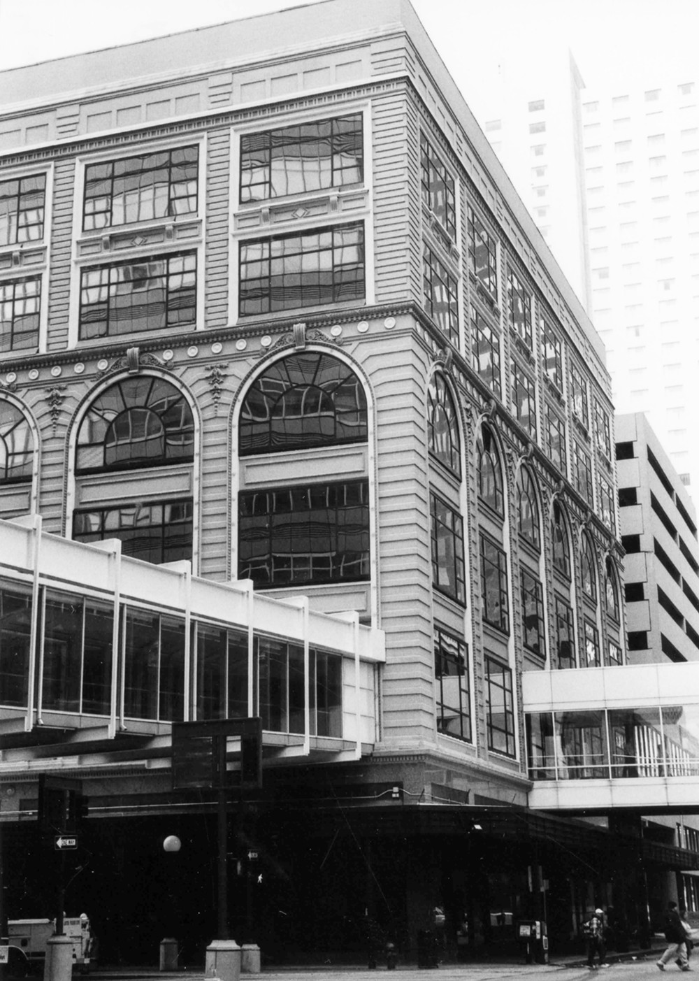 Younker Brothers Department Store, Des Moines Iowa Walnut Street, south and east facades of Younkers building (2008)
