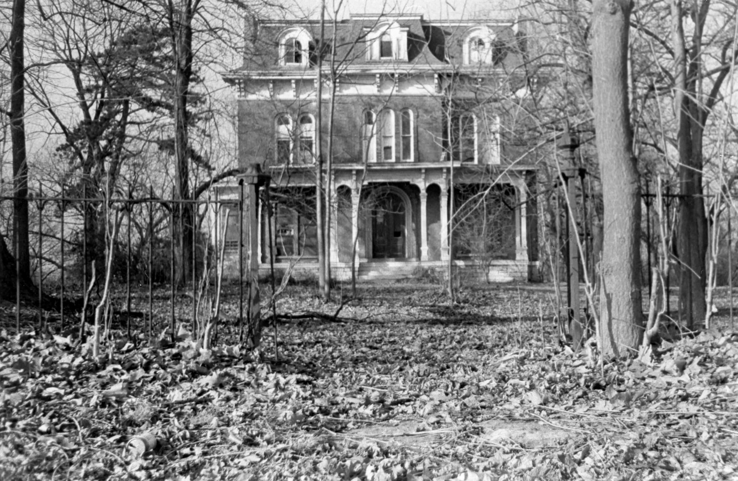 Mount Lookout - McPike House, Alton Illinois Front east facade (1980)