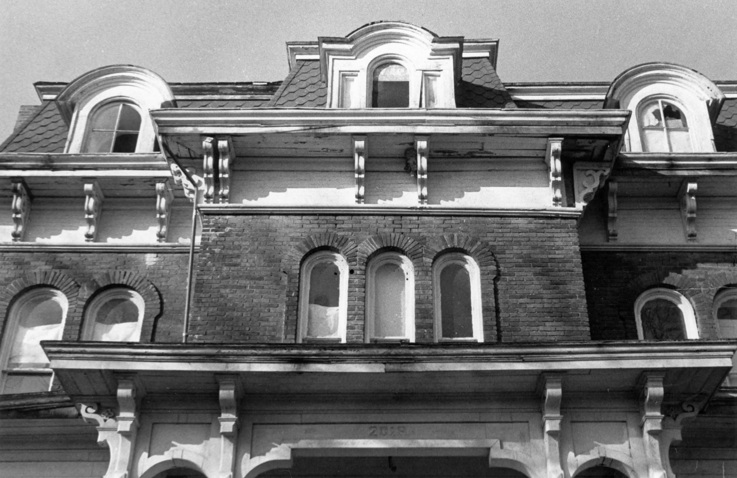 Mount Lookout - McPike House, Alton Illinois Front facade under eaves (1980)