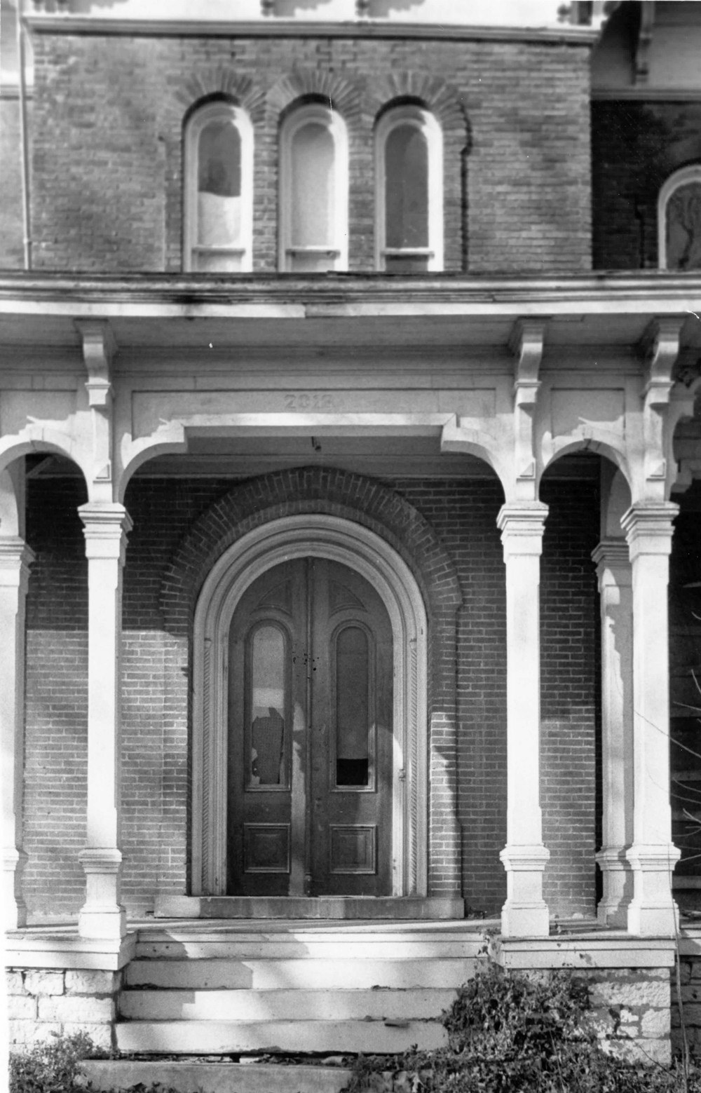 Mount Lookout - McPike House, Alton Illinois Main entrance at front facade (1980)