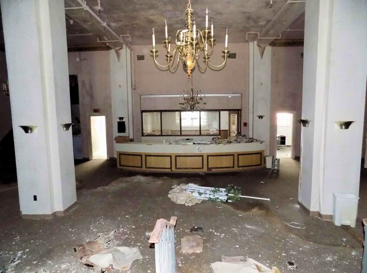 Hotel Belleville, Belleville Illinois 1<sup>st</sup> floor interior lobby interior with new desk & original room details (2017)