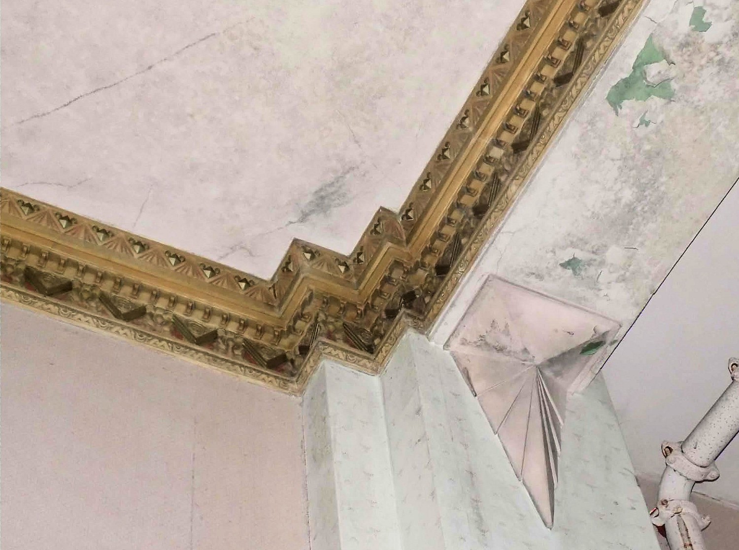 Hotel Belleville, Belleville Illinois 1<sup>st</sup> floor interior lobby ceiling-plaster ornament intact throughout space and present in adjacent areas (2017)