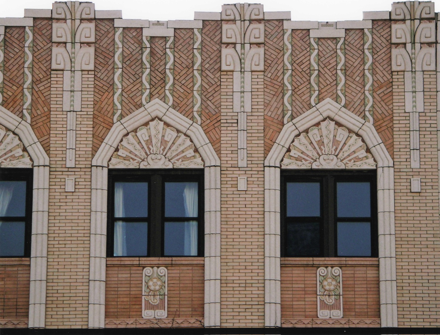 Union Park Hotel, Chicago Illinois Terra-Cotta Ornament Above 6<sup>th</sup> Floor, North Elevation (2009)