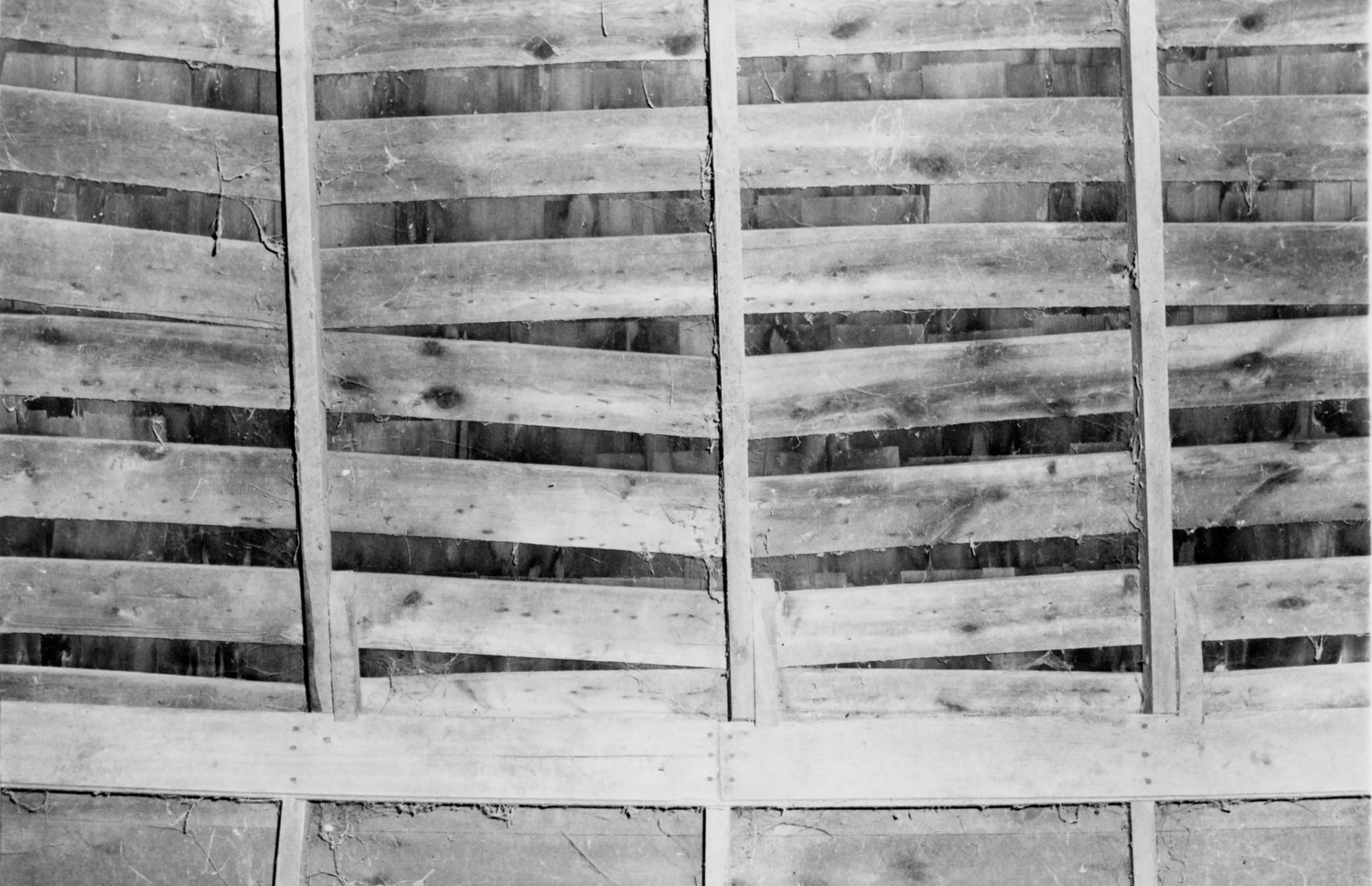 Gerald Harbach Round Barn, Eleroy Illinois Plate at eaves & pattern for shingle nailers (1983)
