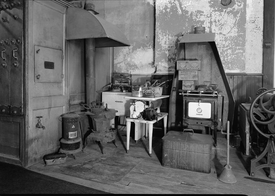 Hegeler Carus Mansion, La Salle Illinois 2008 Ground floor, laundry room, laundry equipment on south wall