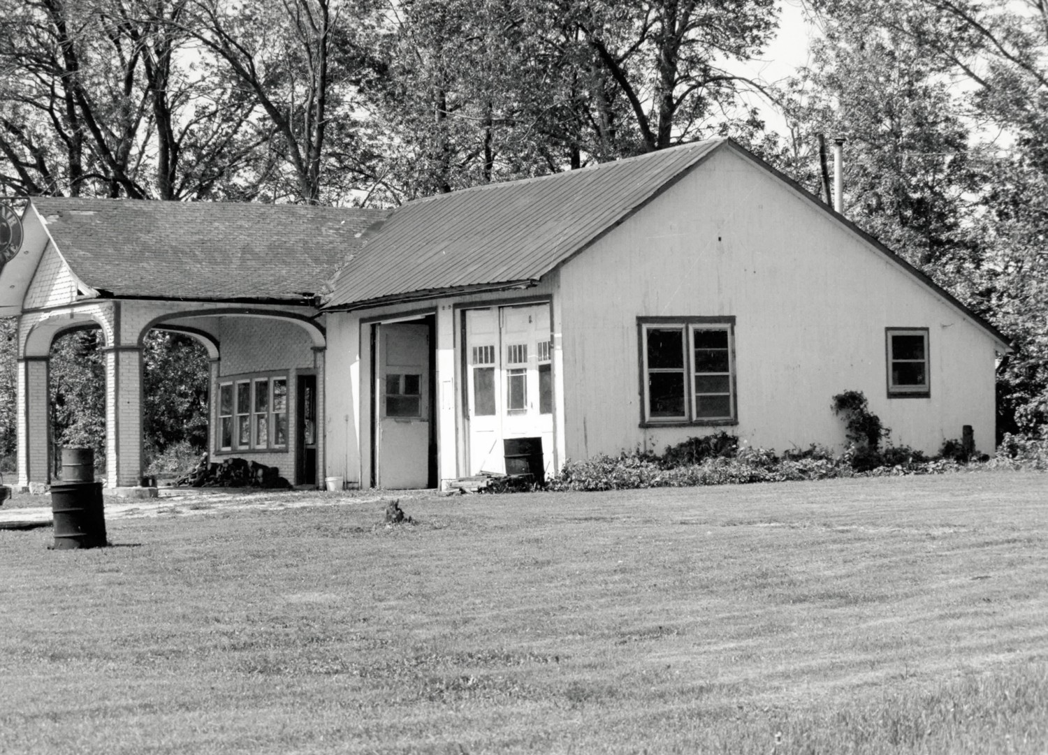 Standard Oil Gasoline Station, Odell Illinois Northeast elevation (1997)