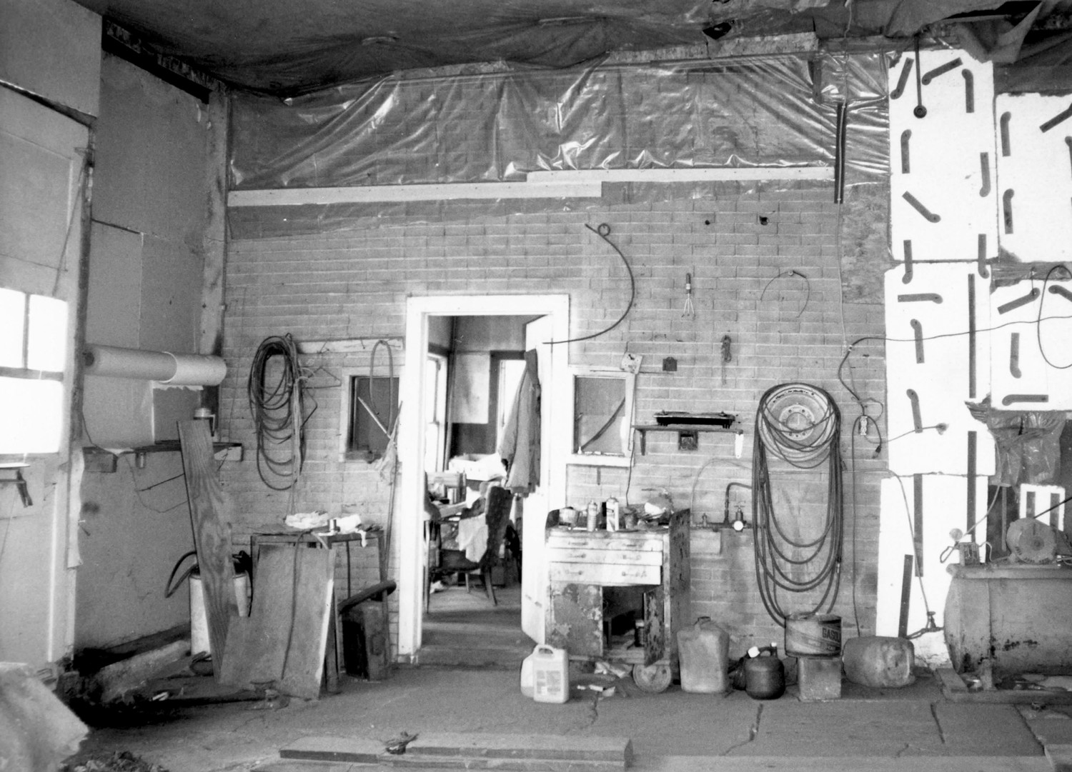 Standard Oil Gasoline Station, Odell Illinois Auto service bay (1997)