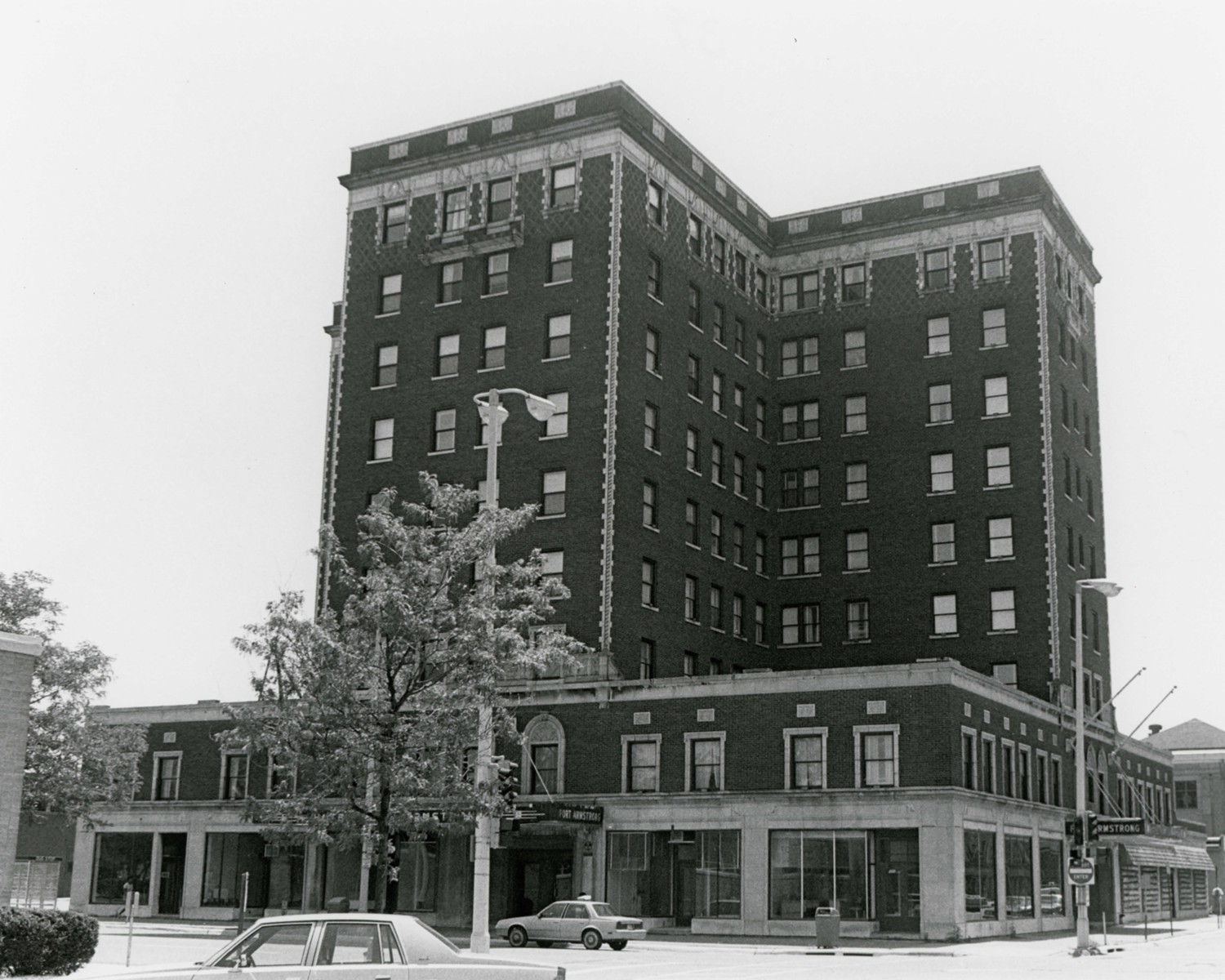 Fort Armstrong Hotel, Rock Island Illinois Southeast elevation (1984)