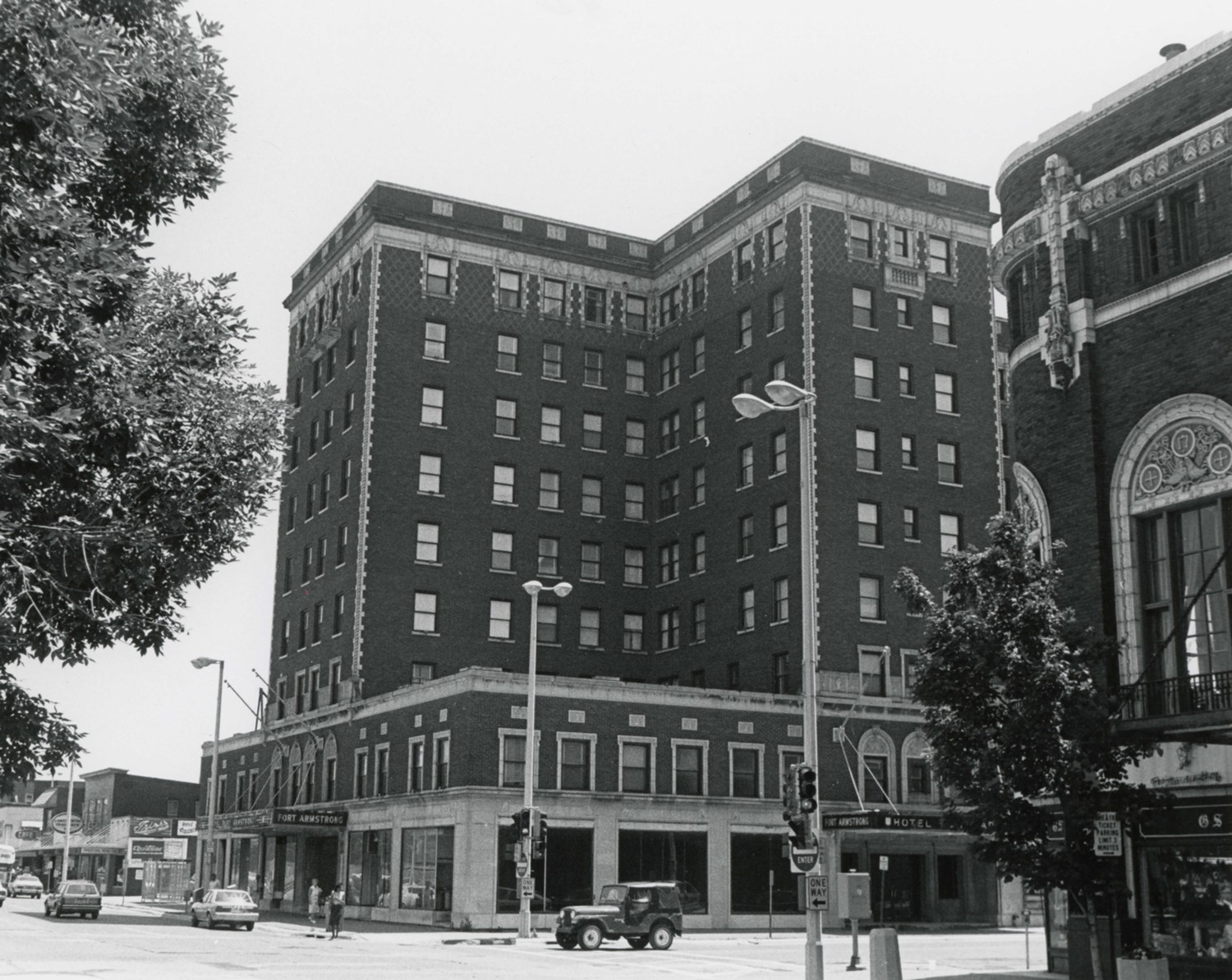 Fort Armstrong Hotel, Rock Island Illinois Hotel and dinner theater to right of hotel (1984)