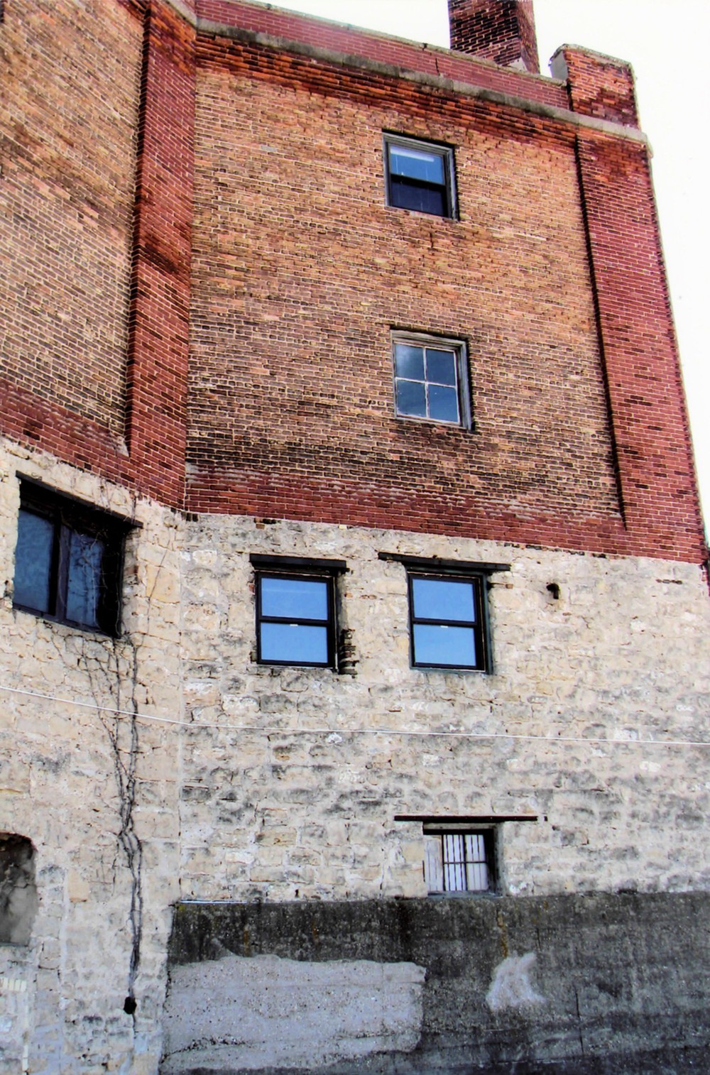 Peacock Brewery - Rockford Brewing Company, Rockford Illinois Ice House looking south midpoint on the west side of the building (2009)