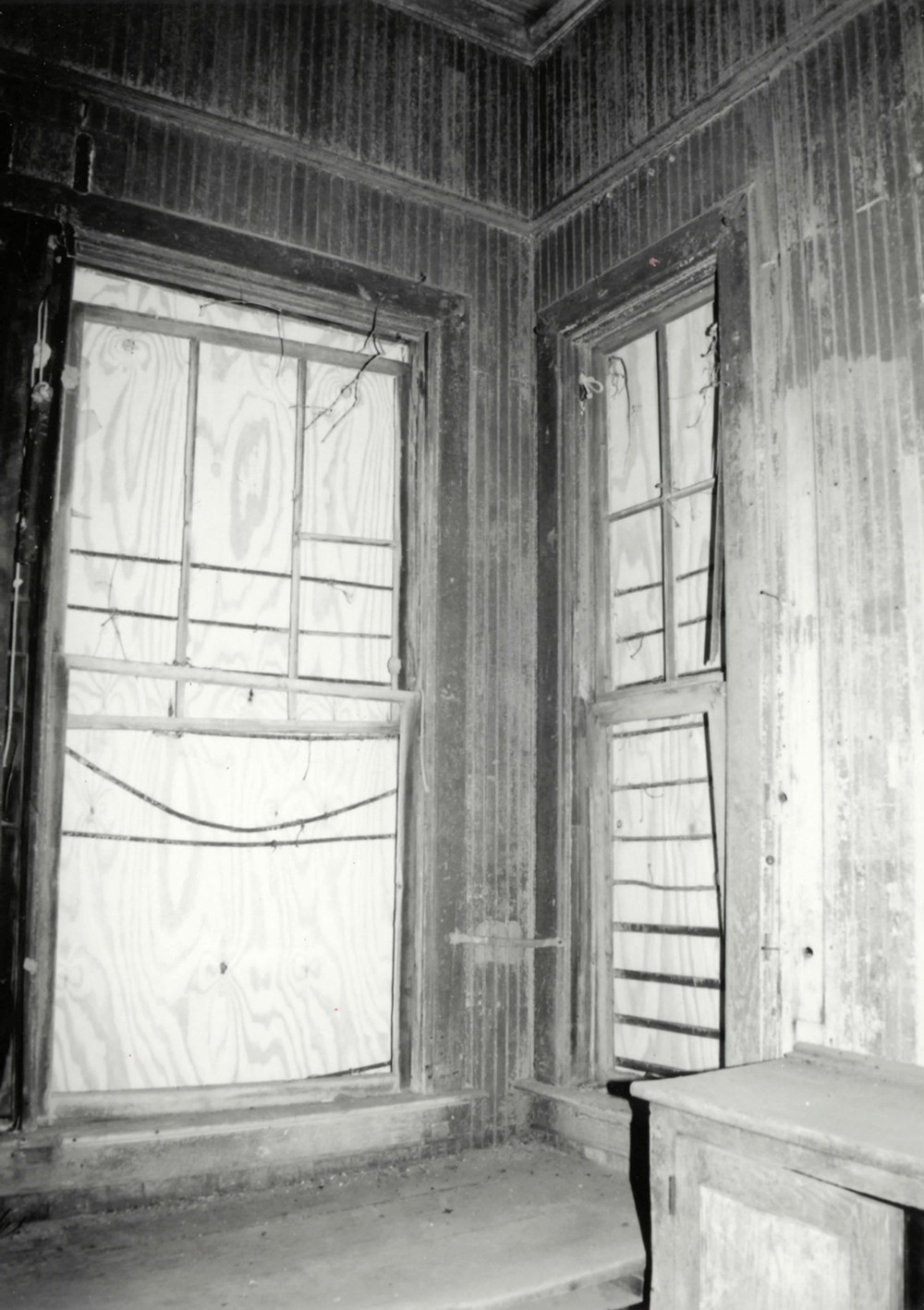 Illinois Central Railroad Depot, Ullin Illinois Ticket office northwest wall bay window (1998)