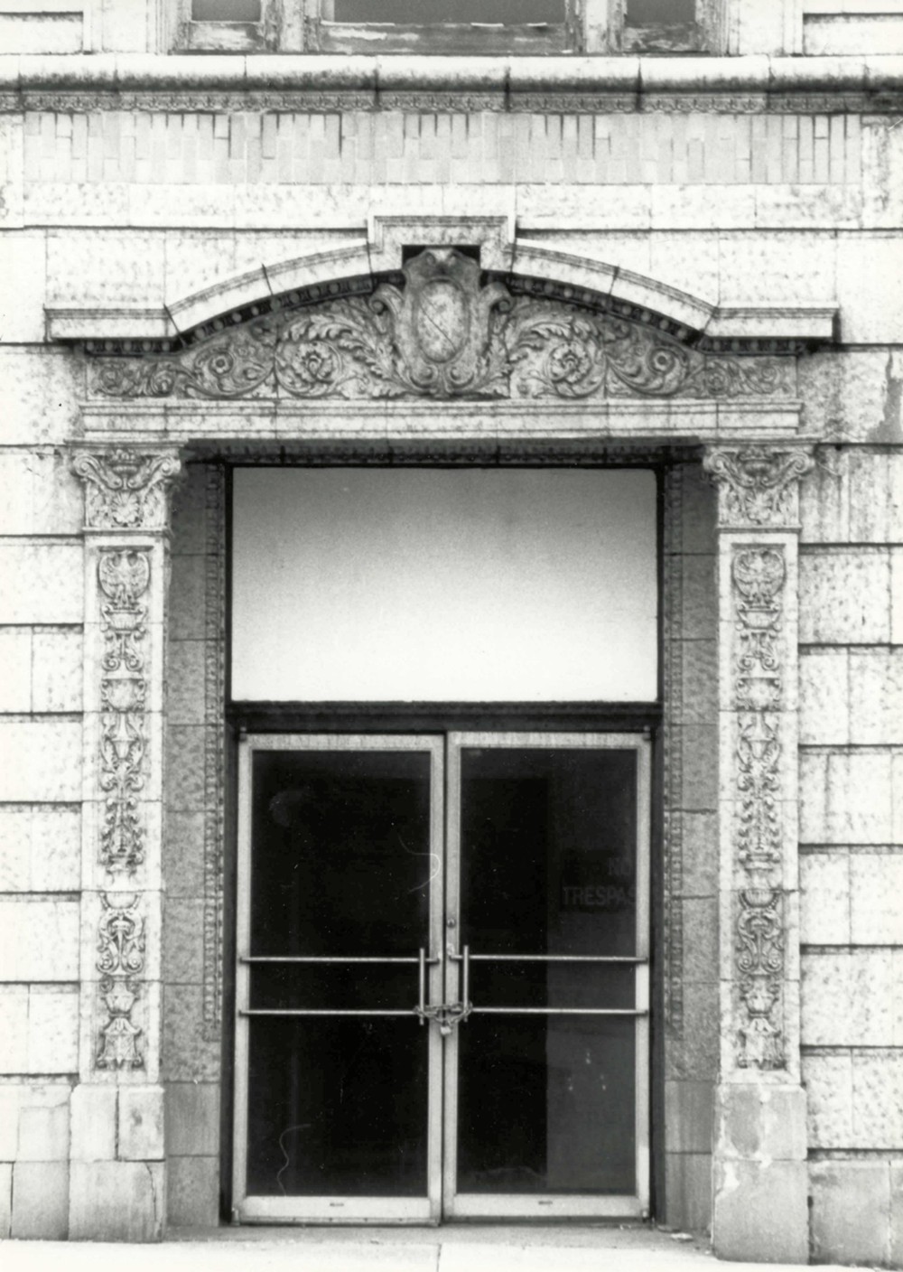 Hotel Waukegan - Chateau Waukegan, Waukegan Illinois Entrance on Sheridan Road (1994)