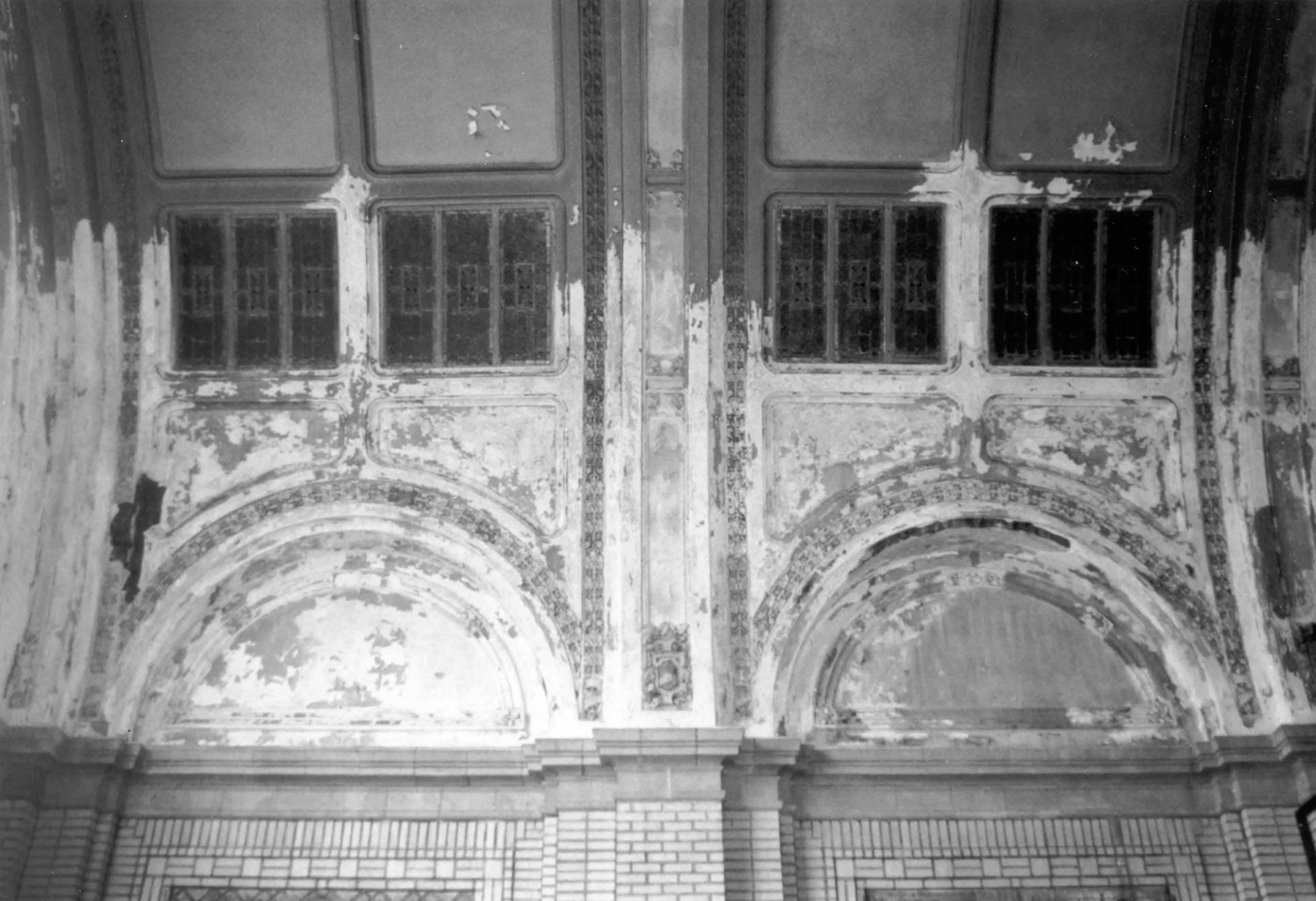 Pennsylvania Railroad Station - Baker Street Station, Fort Wayne Indiana Two northernmost bays of the barrel-vaulted ceiling in the main concourse (1997)