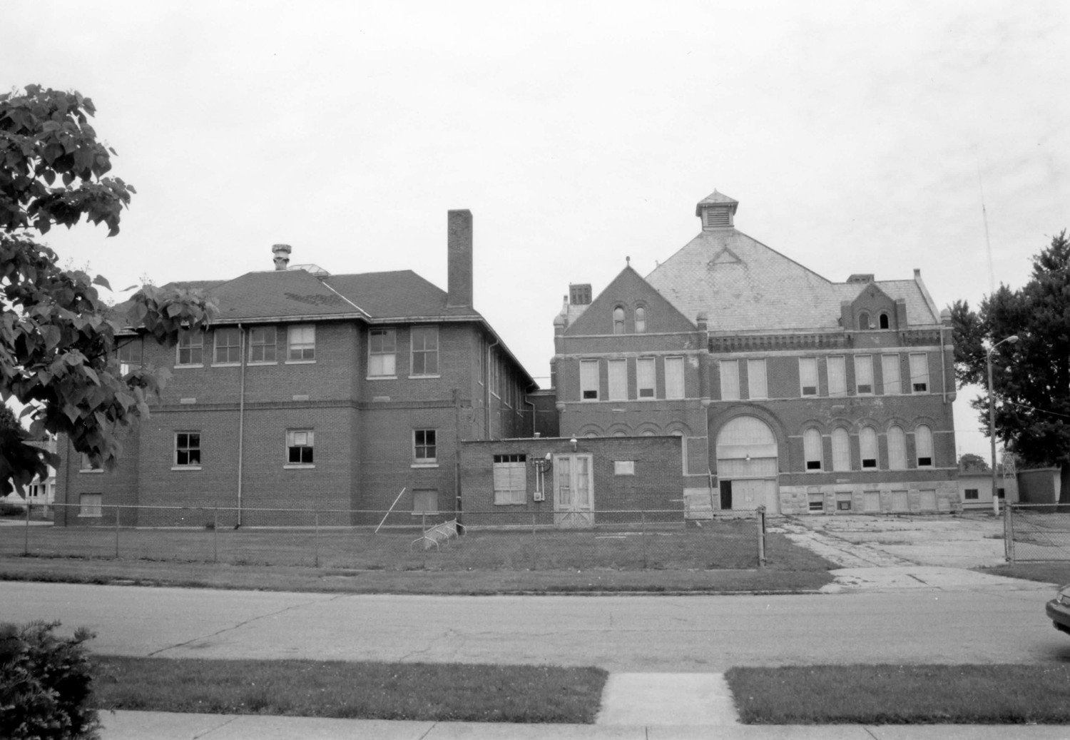 Gas City High School - East Ward School, Gas City Indiana 1923 addition and 1894 building, south elevation, looking north (2003)