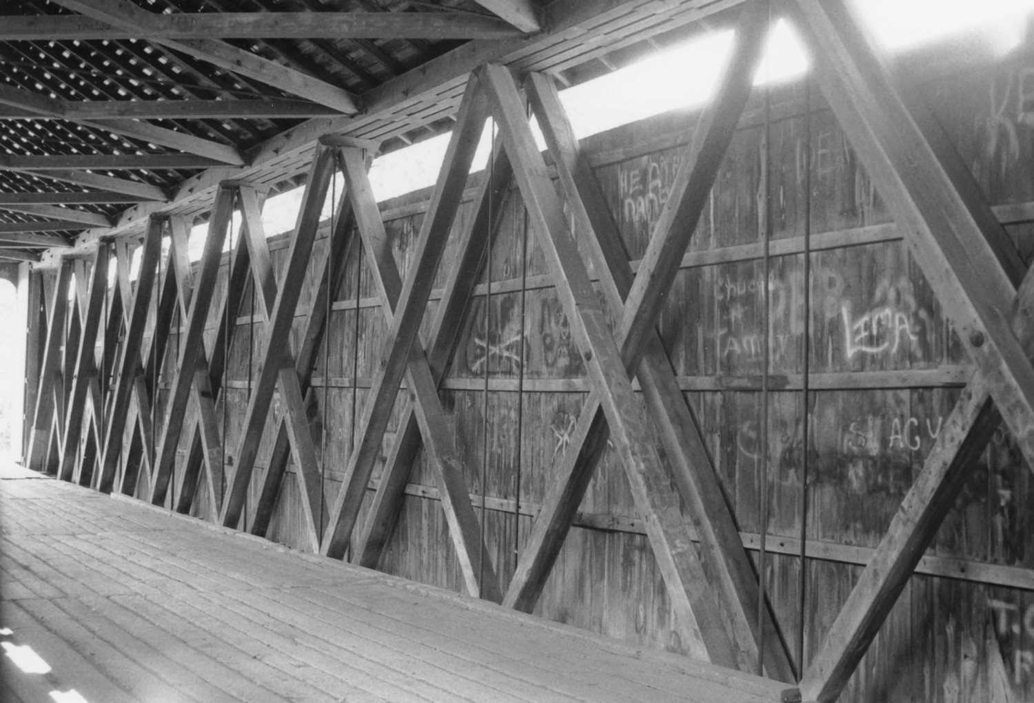 Ceylon Covered Bridge, Geneva Indiana View of north chord looking west, center span (right) and 6 panels (2005)