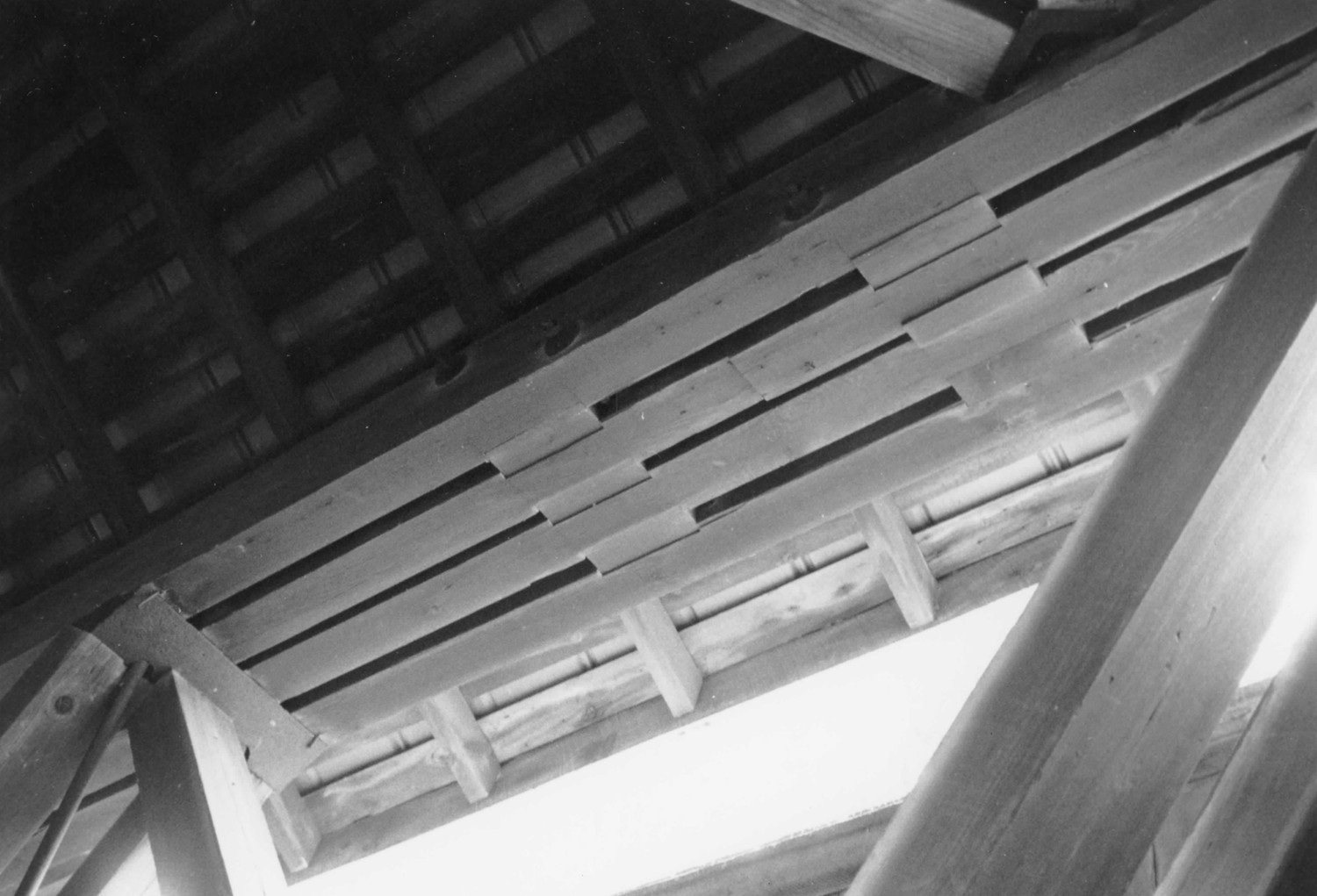 Ceylon Covered Bridge, Geneva Indiana View of upper chord timber splice on south upper chord (2005)