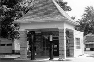 Hy-Red Gulf Gasoline Station, Greentown Indiana
