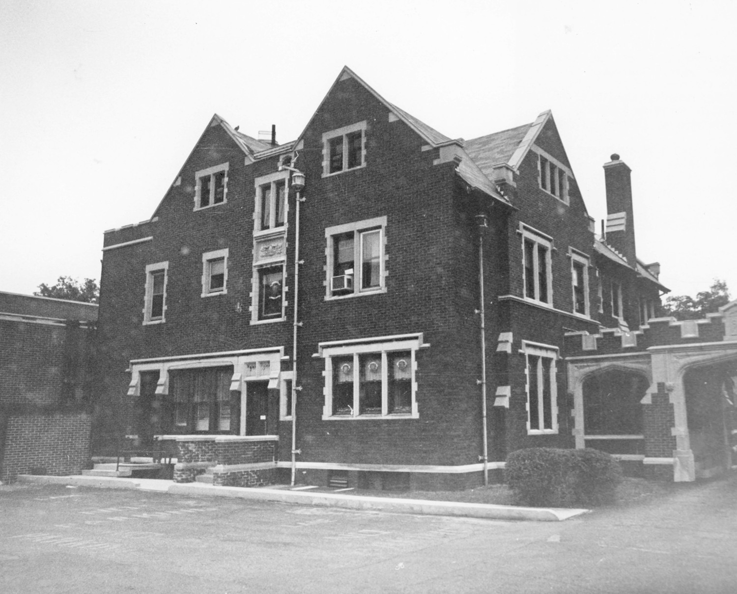 Alfred M. Glossbrenner Mansion, Indianapolis Indiana Southwest corner of building (1977)
