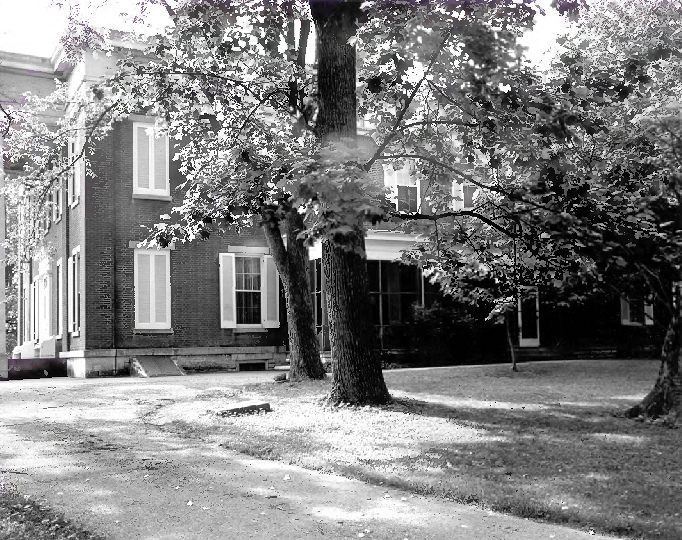 Scotland Mansion, Frankfort Kentucky 1976 West side of house as approached
