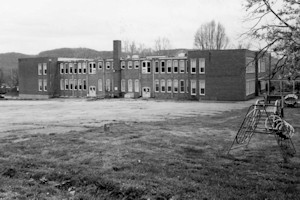 Irvine Grade School, Irvine Kentucky