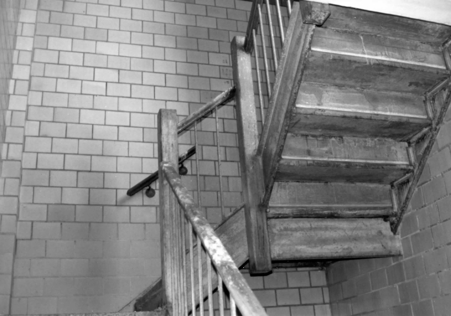 F.W. Woolworth Store, Lexington  Kentucky Looking southwest at typical stairwell (2002)