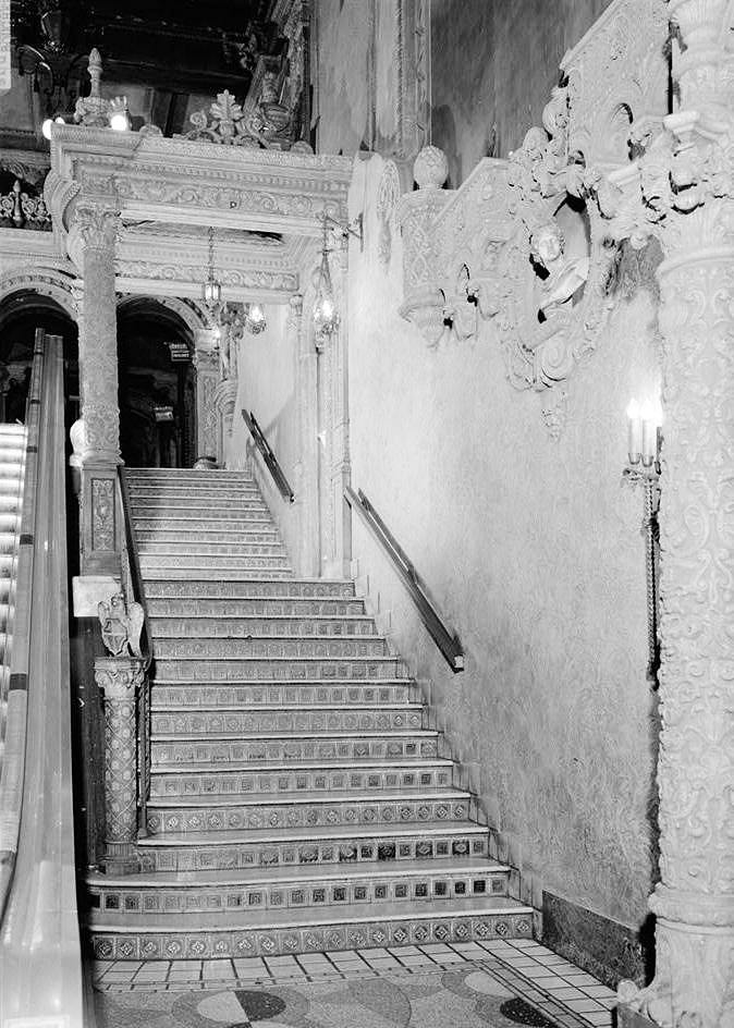 Loews Theater History, Louisville Kentucky 1979 STAIR TO UPPER LEVEL LOBBY, FROM WEST