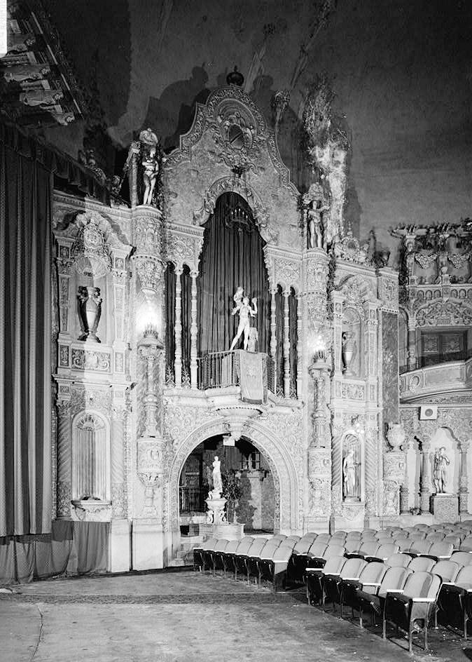 Loews Theater History, Louisville Kentucky 1979 RIGHT SIDE OF THEATRE, UPPER LEVEL
