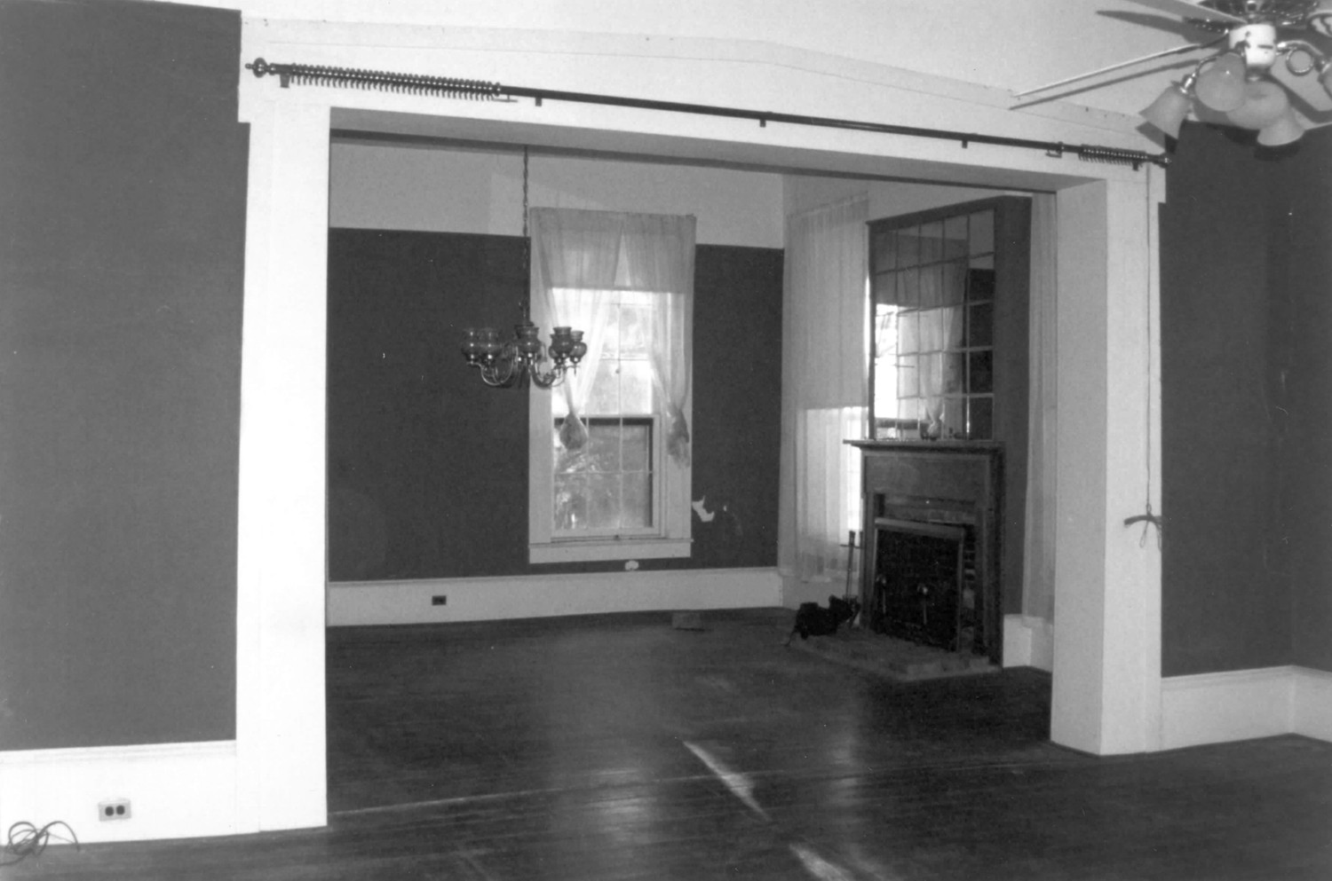Valverda Plantation House, Maringouin Louisiana Opening between parlors (2001)