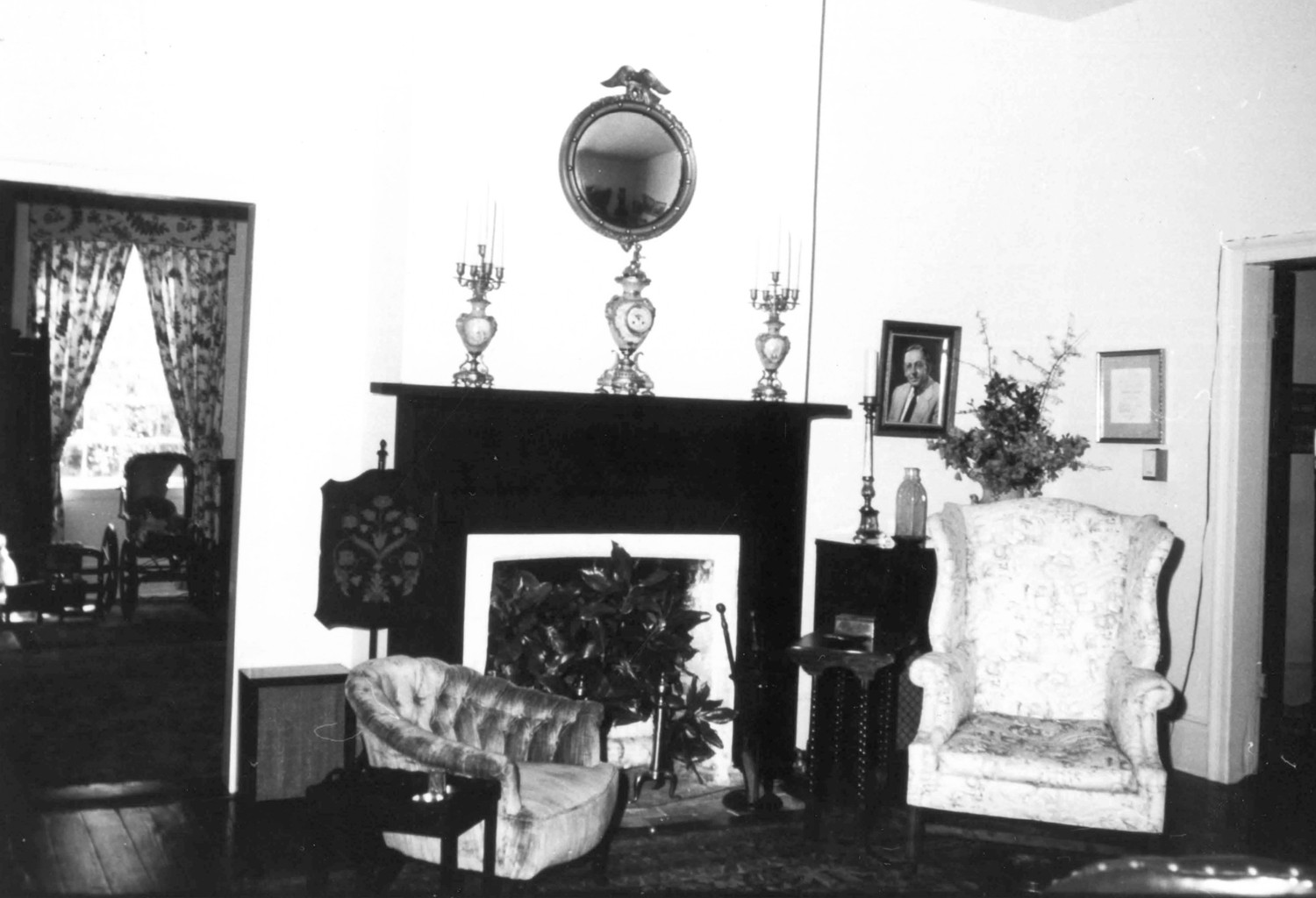Cottage Plantation, St. Francisville Louisiana Sitting Room (1973)