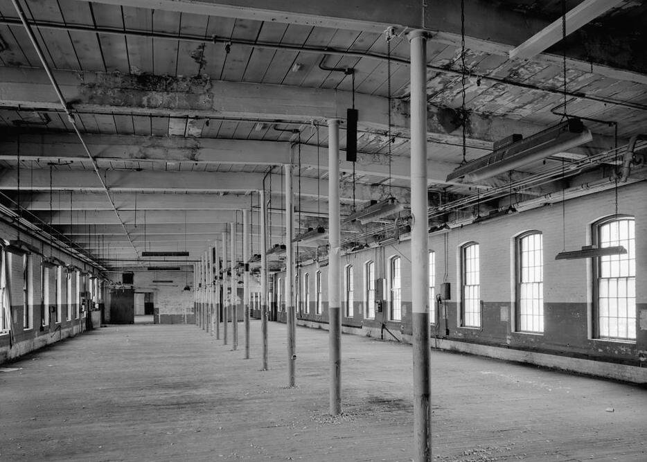 Boston Manufacturing Company, Waltham Massachusetts 1979 TOP FLOOR OF 1816 MILL LOOKING WEST.